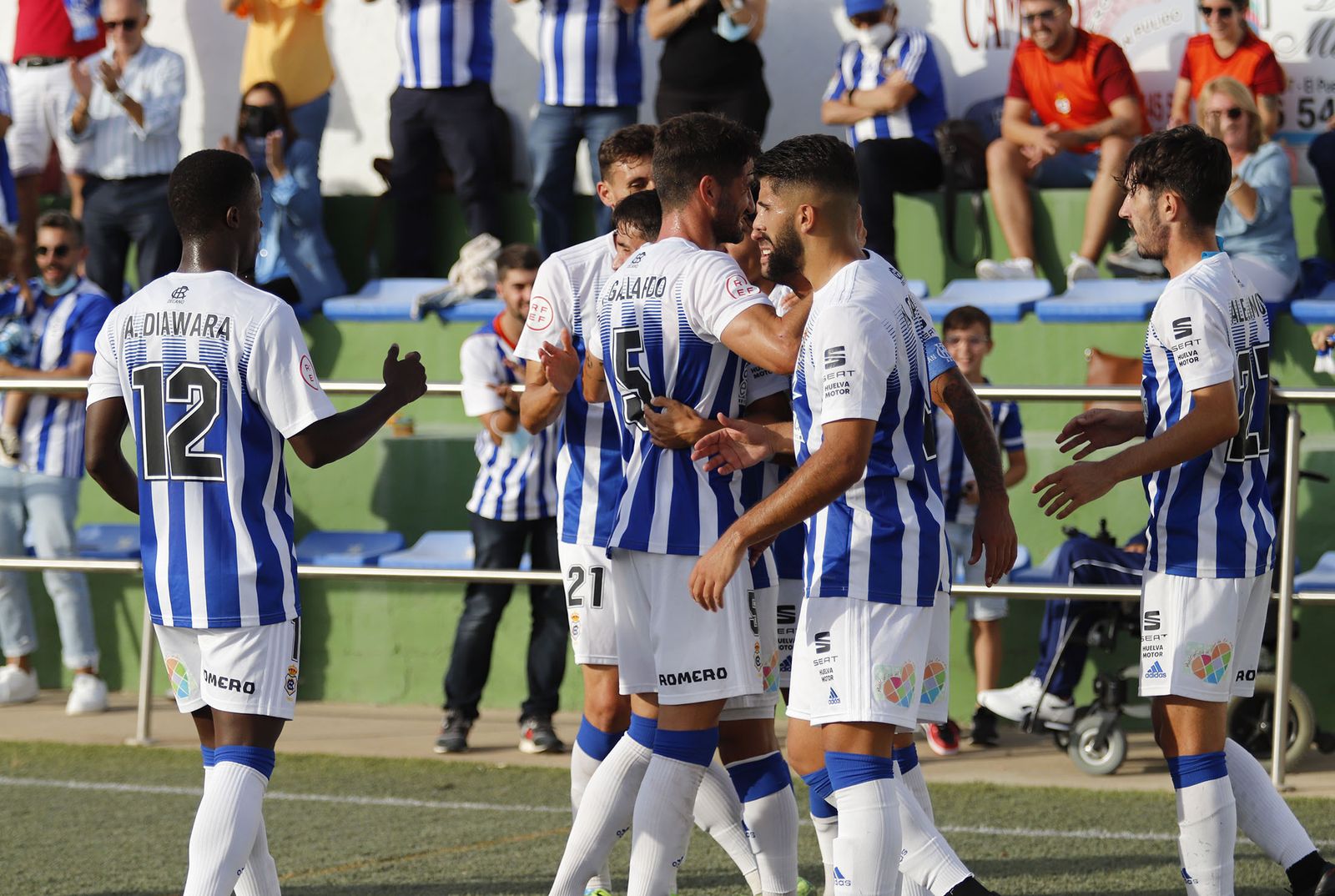 Imágenes del encuentro entre el Conil y el Recreativo de Huelva