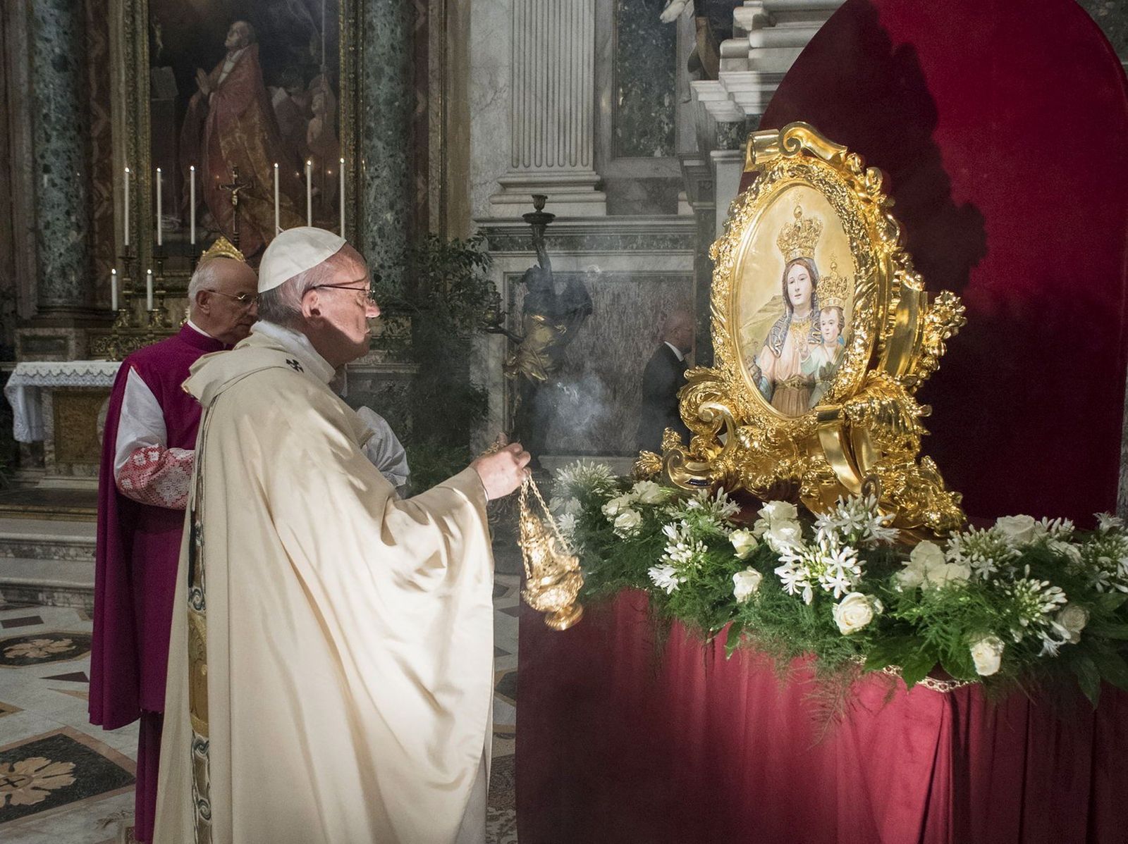 El papa Francisco en el momento de la bendición de la obra.