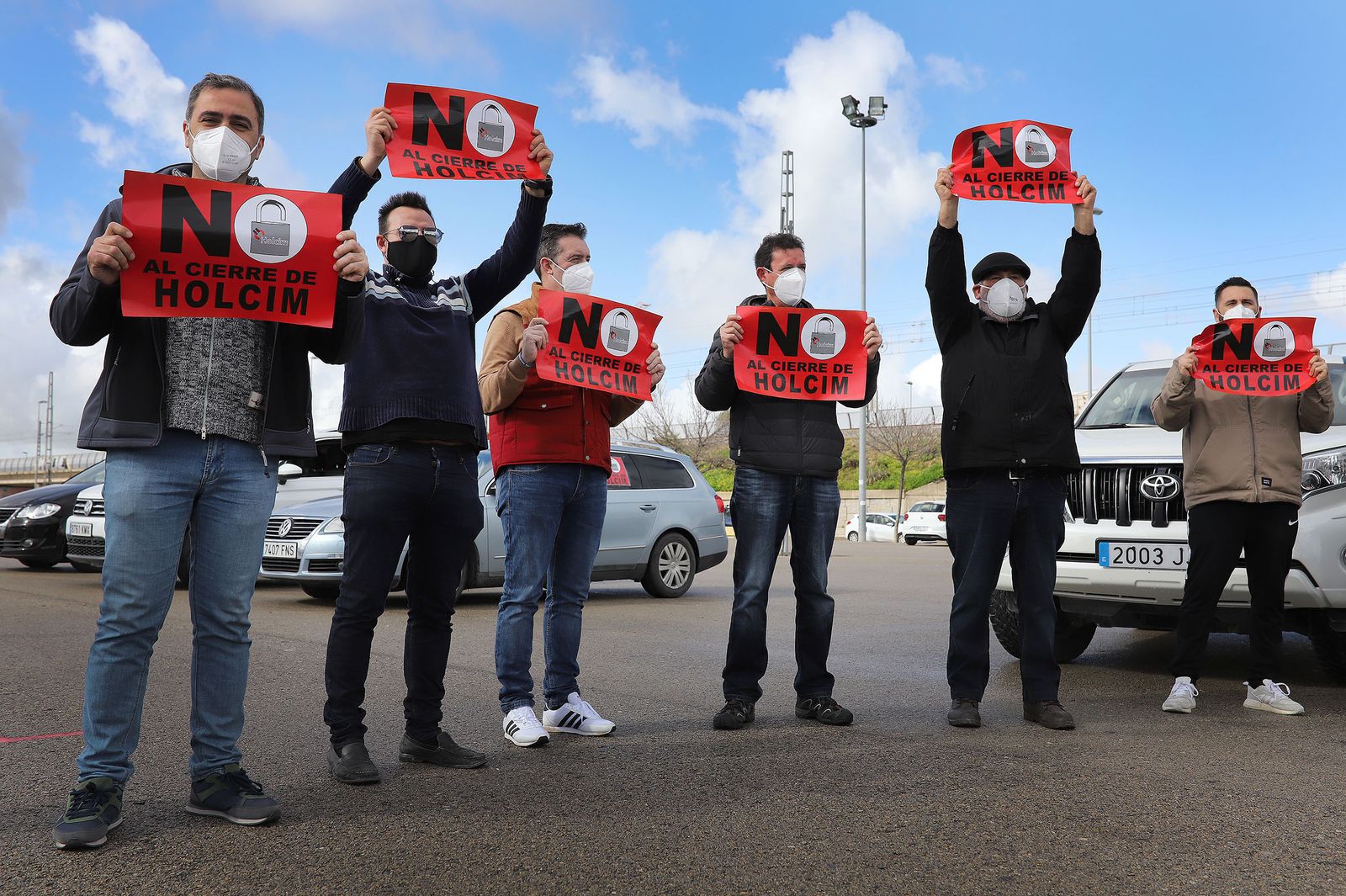 Caravana de protesta de la plantilla de Holcim.