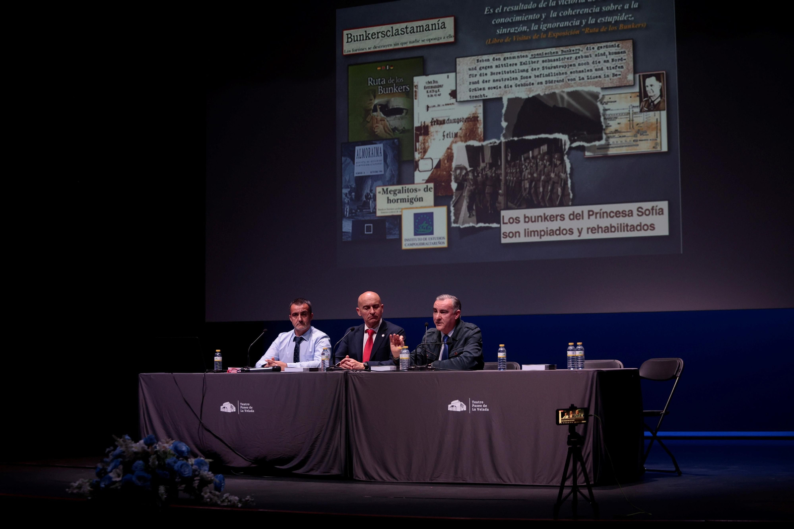 José María Moreno, Ángel Sáez y Alfonso Escuadra, en el Teatro La Velada. José María Moreno, Ángel Sáez y Alfonso Escuadra, en el Teatro La Velada.