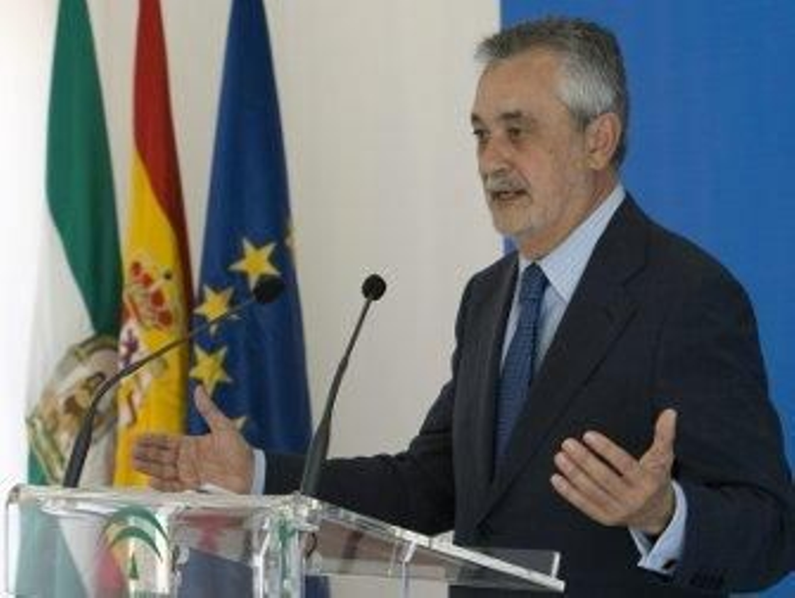 Griñán comparte con los empresarios la conveniencia de hacer "ajustes presupuestarios"