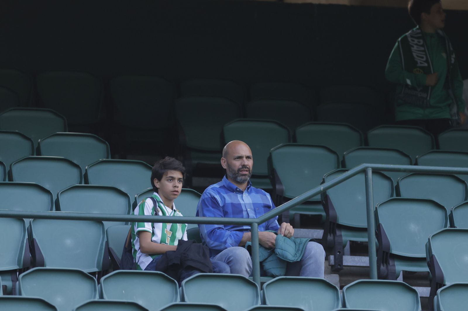 Búscate en las fotos del Betis-Manchester