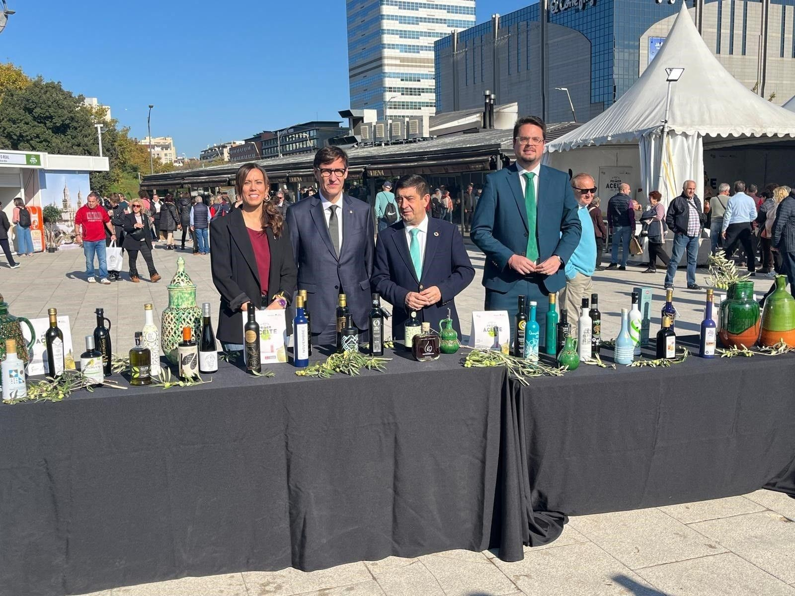 El presidente de la Generalitat de Cataluña, Salvador Illa, acude a la clausura de la Fiesta del Primer Aceite de Jaén en Sabadell.