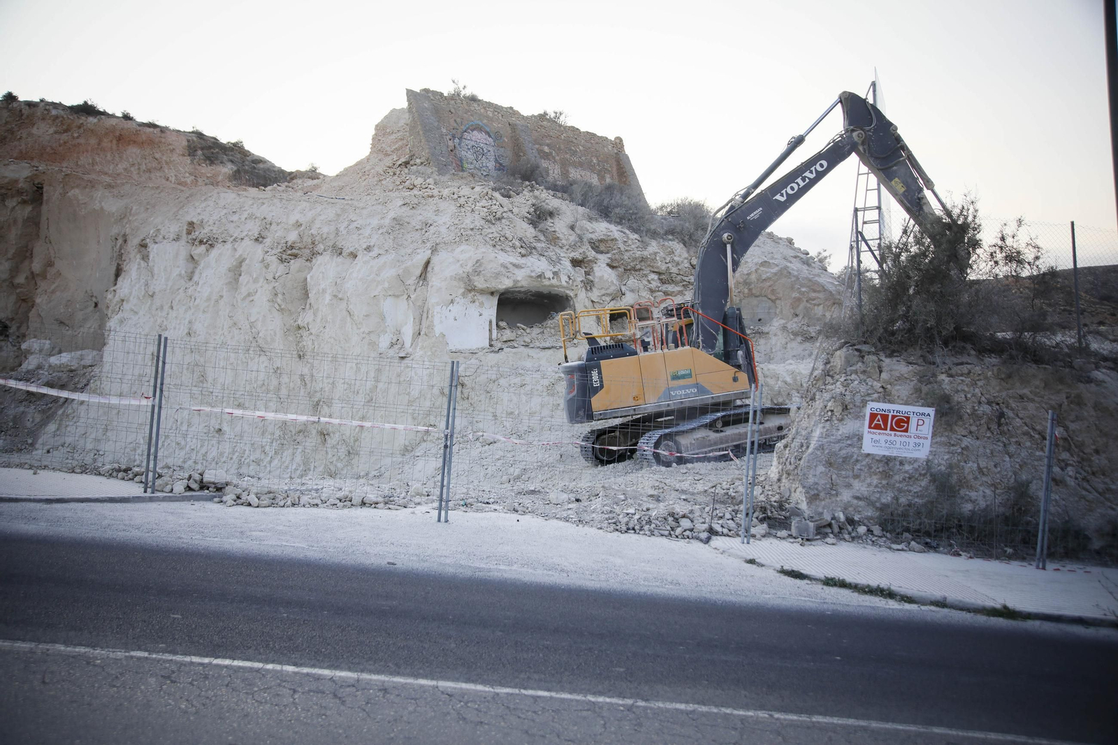 Imágenes de los refugios de la guerra civil descubierto en el barrio de Las Trincheras