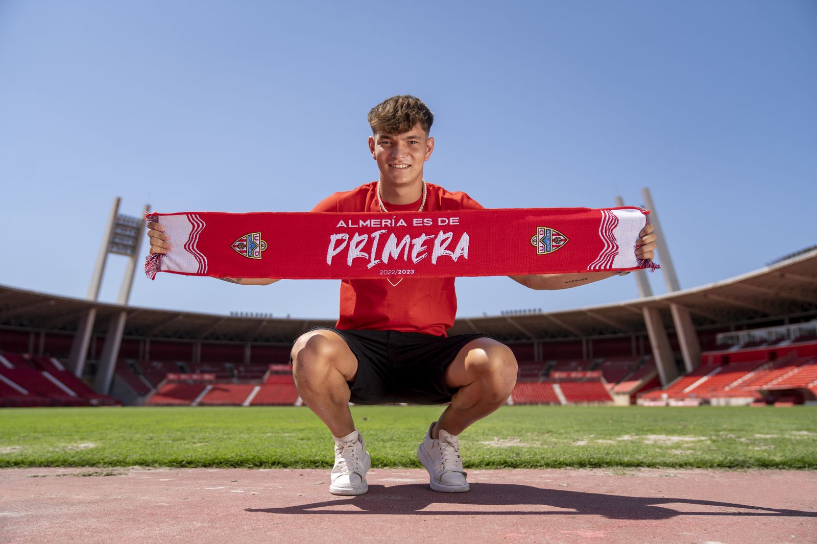 El ya exjugador del Barcelona posa en el Power House Stadium