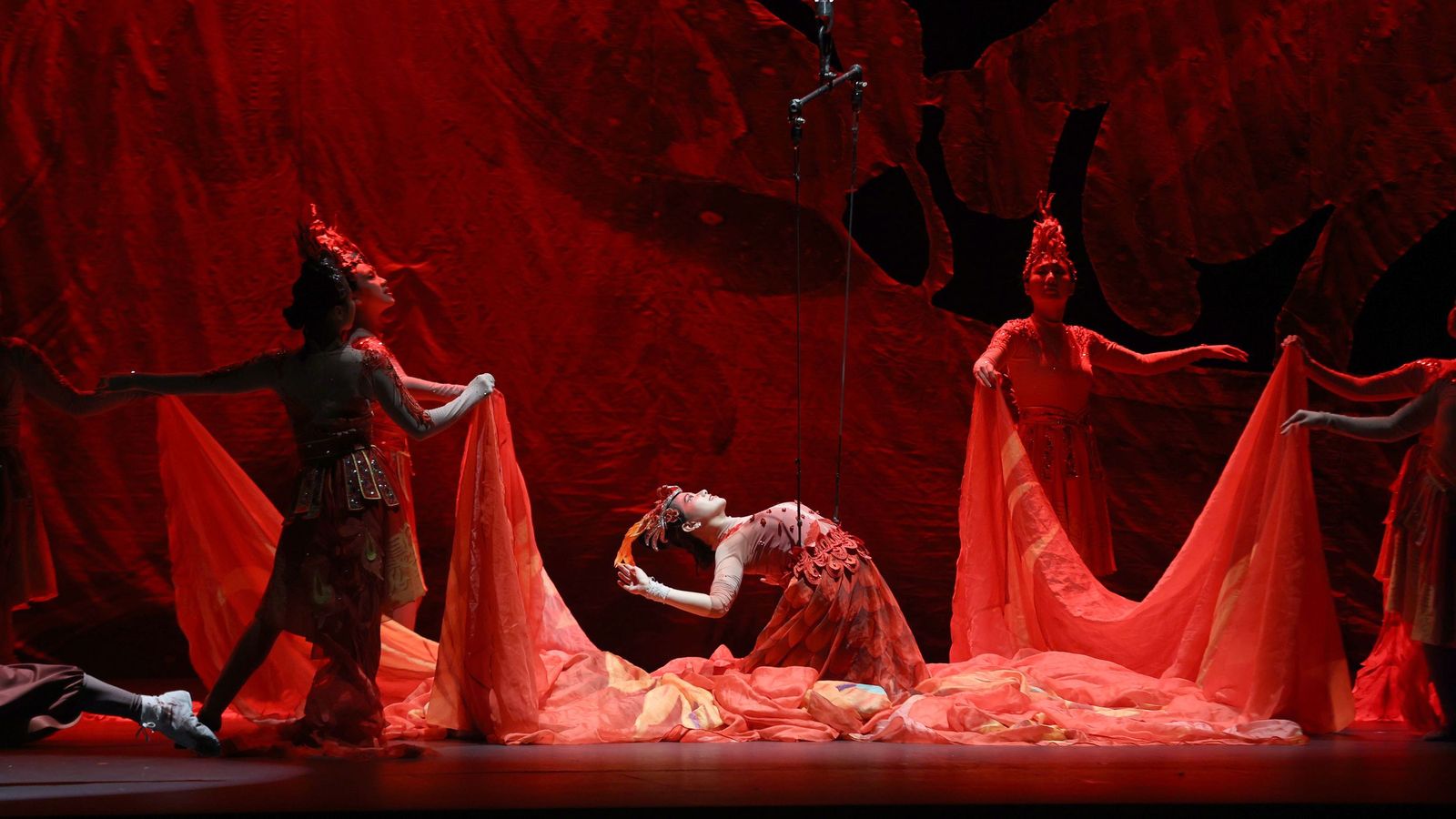 Imágenes del 'Gran Circo Acrobático de China' en el Teatro Villamarta