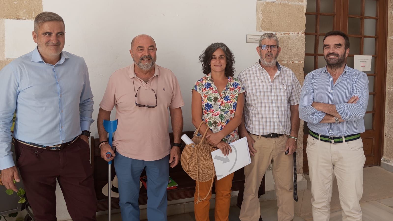 Los representantes de Innovia Coptalia, La asociación La Gaviota y el Ayuntamiento, tras la firma del acuerdo.