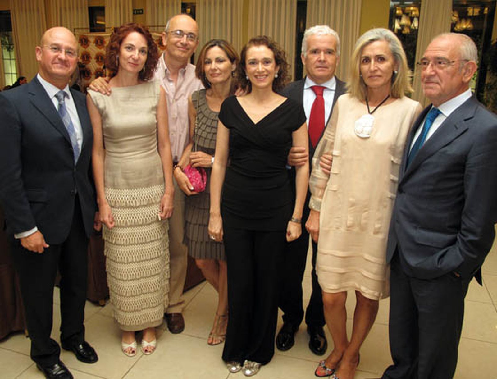 Carlos Arizaga, Ángeles Caravaca, Luis Miguel Pons, director del Instituto de Estudios Cajasol; Isabel Barrachina, Pilar Chabrera, Francisco Villalobos (‘león’), Lola Herrera y Francisco Valverde.

Foto: Victoria Ramírez