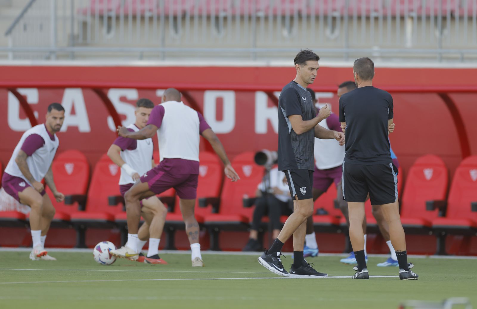 Las fotos del primer entrenamiento de Diego Alonso como entrenador del Sevilla FC