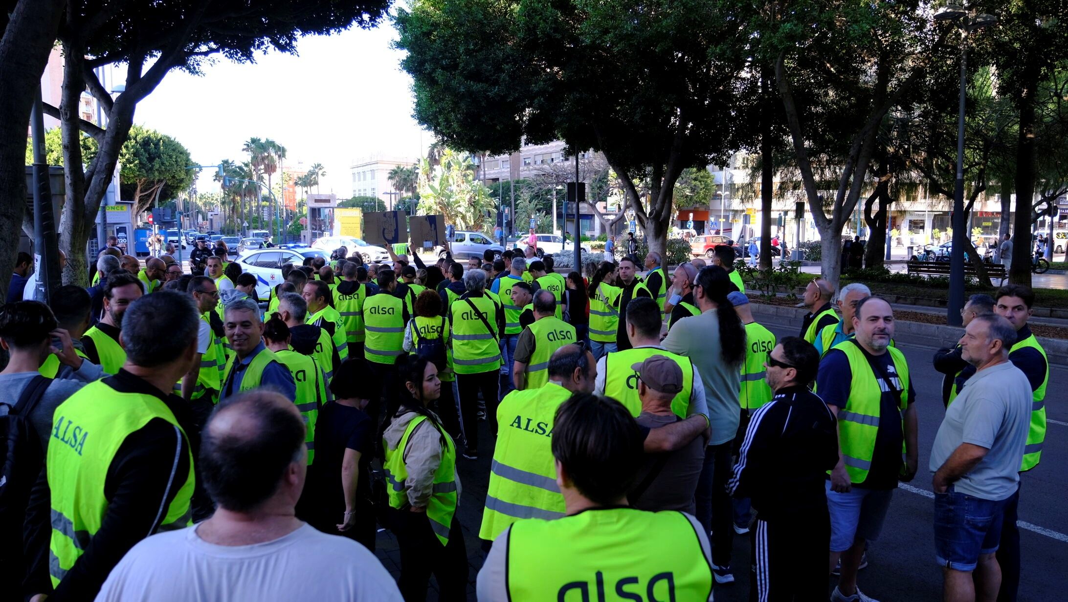 Los conductores de los autobuses mantienen la huelga en Almería en un pulso por la reestructuración integral