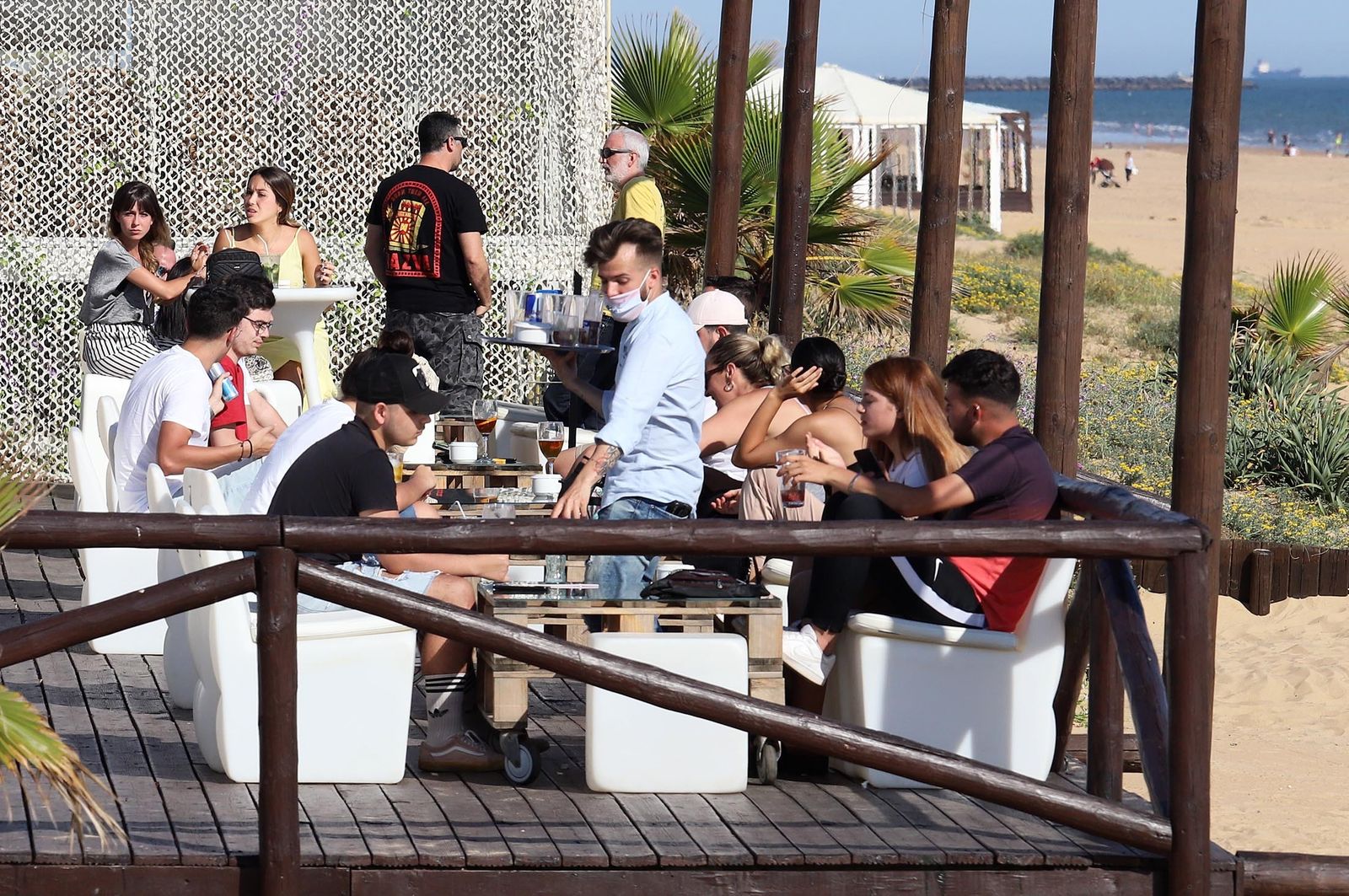 Imágenes de la playa de Punta Umbría en la fase 1 de la desescalada