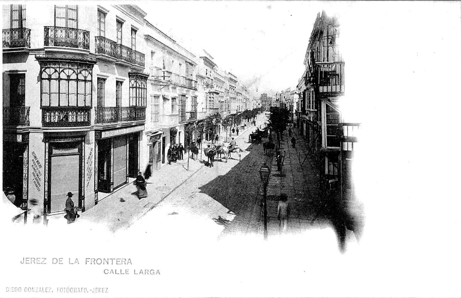 La calle Larga, foto de postal tomada por Diego González. La calle Larga, foto de postal tomada por Diego González.