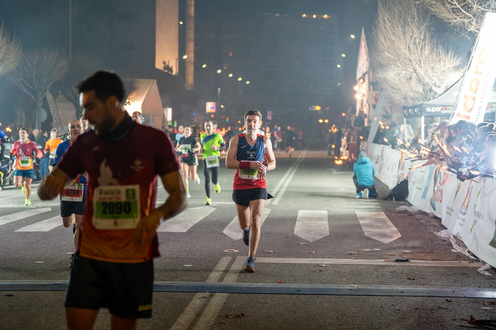 En imágenes: búscate en tu llegada a meta de la Carrera de San Antón 2026 (6)