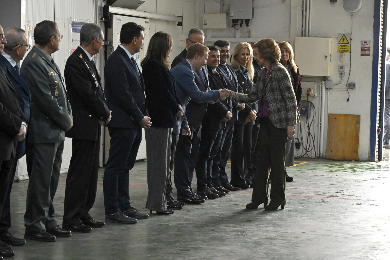 La Reina Sofía visita el Banco de Alimentos de Huelva, en imágenes