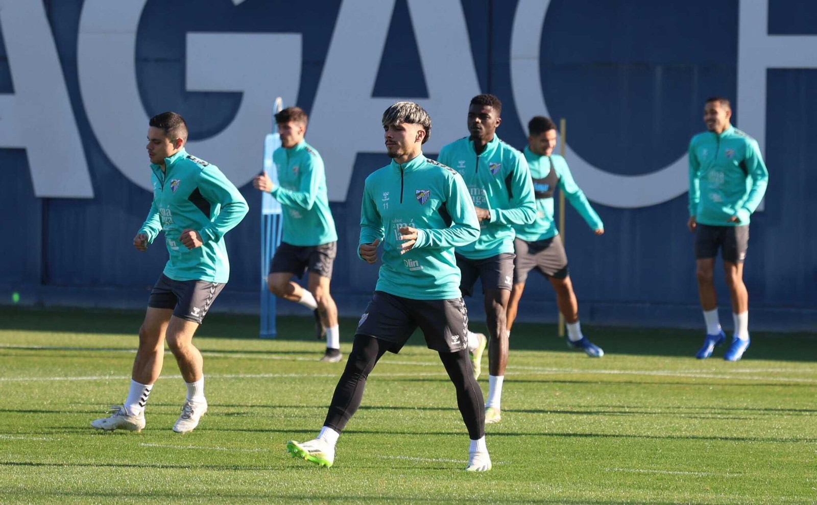 El Málaga CF regresa del parón con risas y una alegría