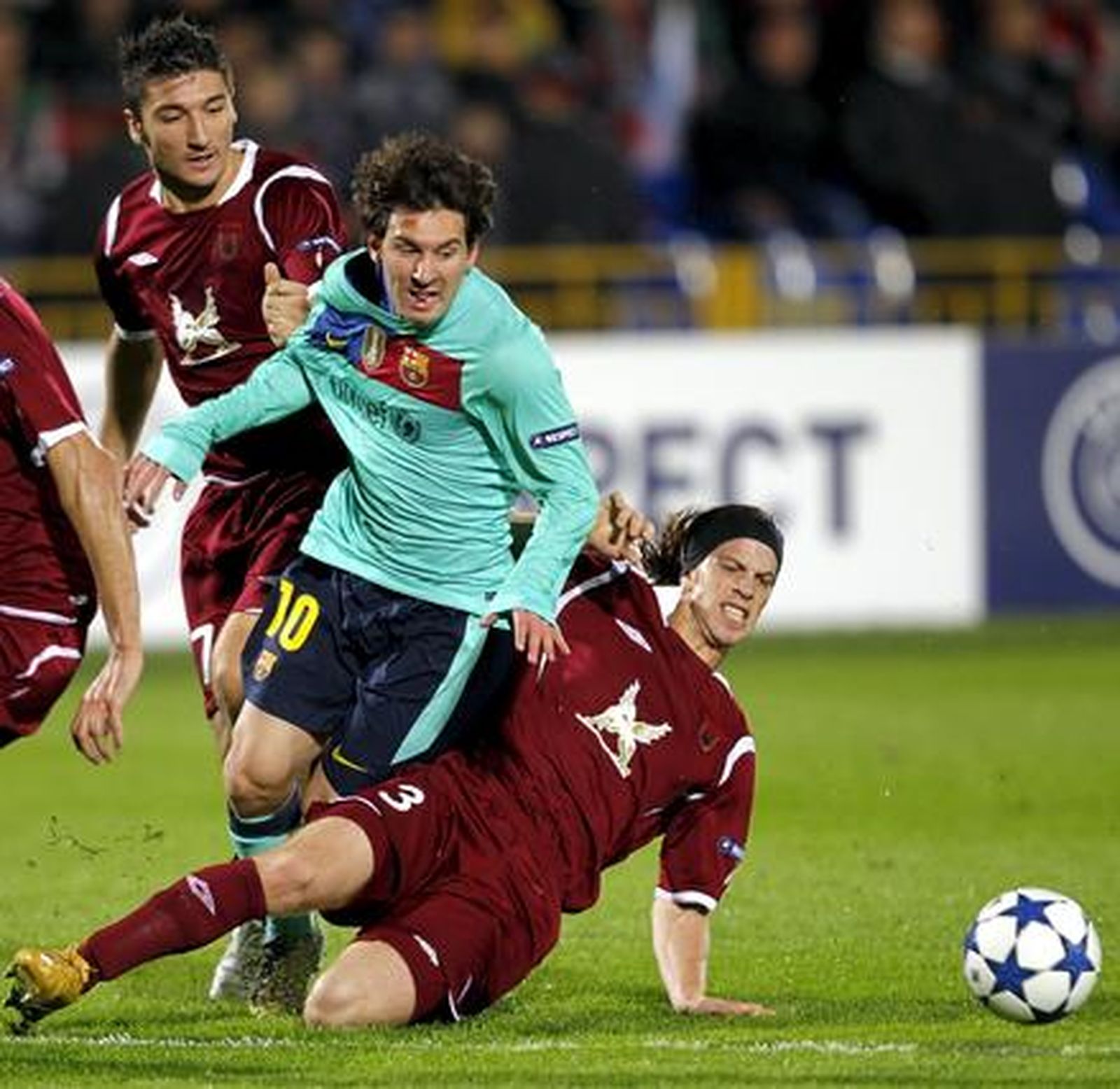 El Barcelona no puede pasar del empate en Rusia frente al Rubin. / EFE