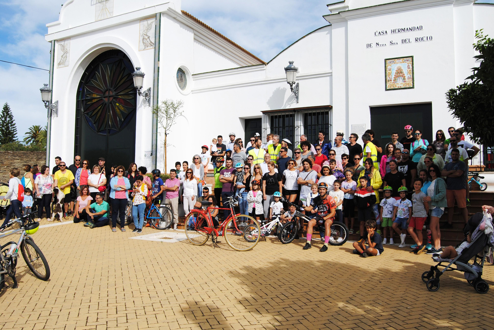 Foto de familia de los participantes. Foto de familia de los participantes.