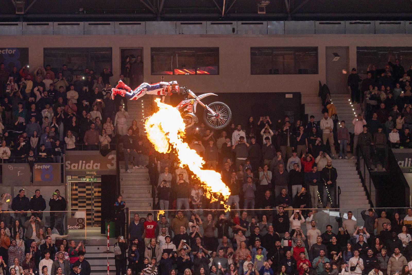 En imágenes: el Olivo Arena vibra con piruetas y motor en estado puro en el Soloflow Freestyle (1)
