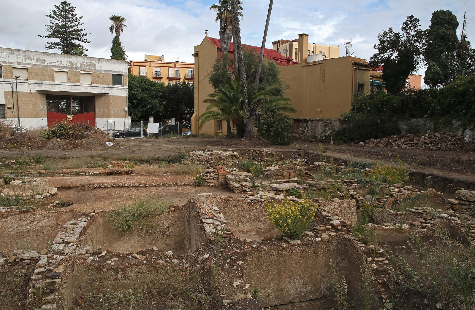 Fotos de las obras en el centro de interpretación 'Paco de Lucía' y en la fábrica de salazón de Algeciras