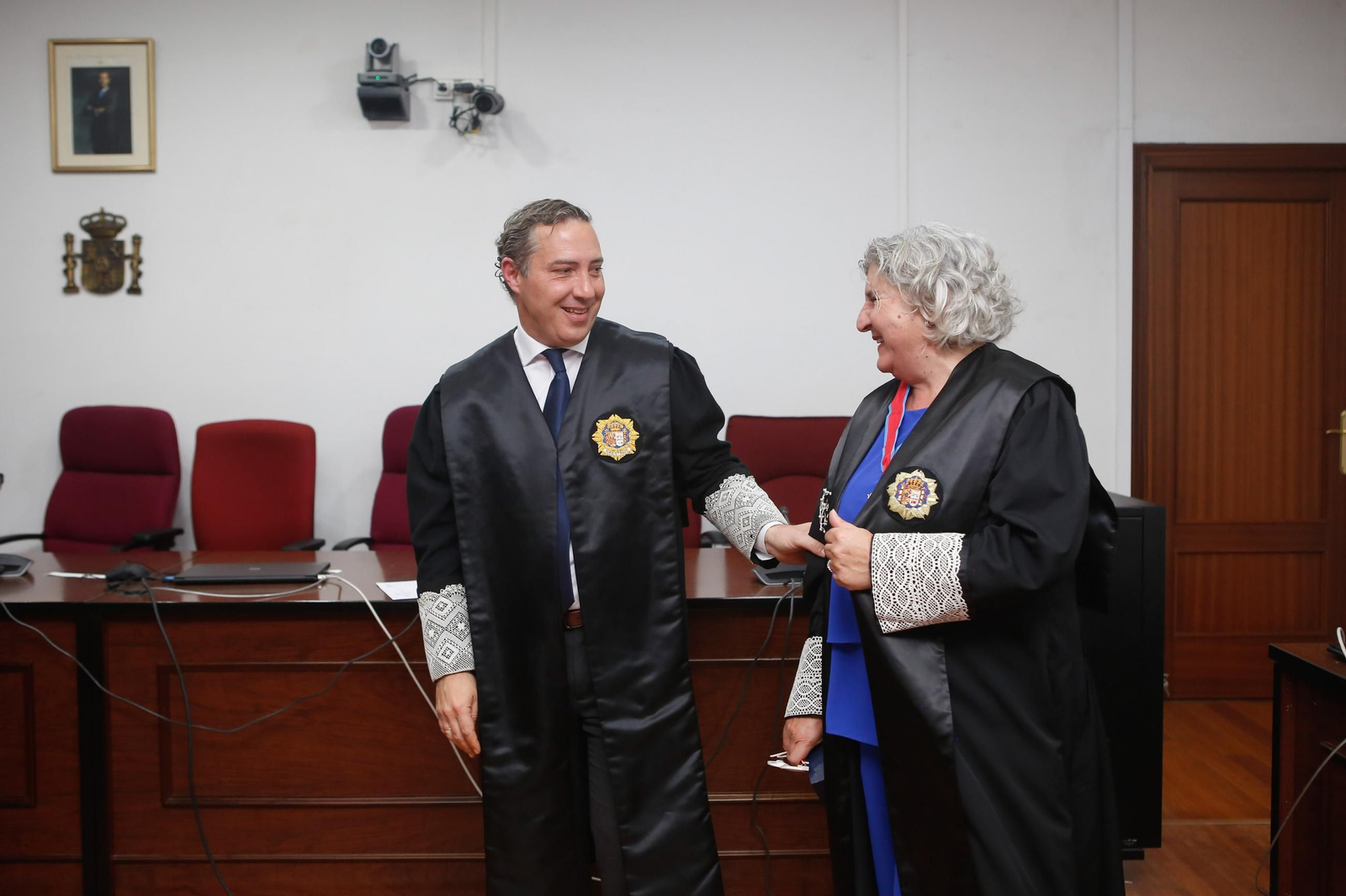 Fotos de la imposición de la Cruz de San Raimundo de Peñafort a la jueza María José Sanz Alcázar en Algeciras