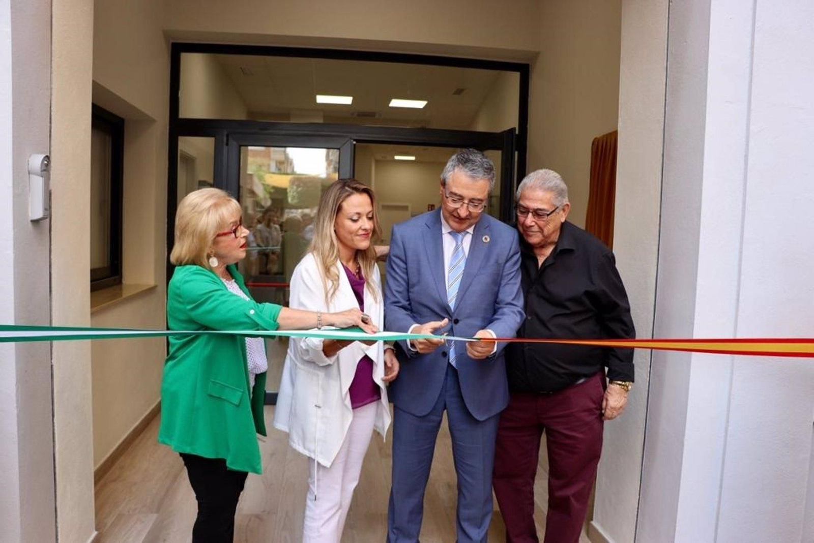 El alcalde del Rincón inaugura el nuevo centro de participación de mayores. El alcalde del Rincón inaugura el nuevo centro de participación de mayores.