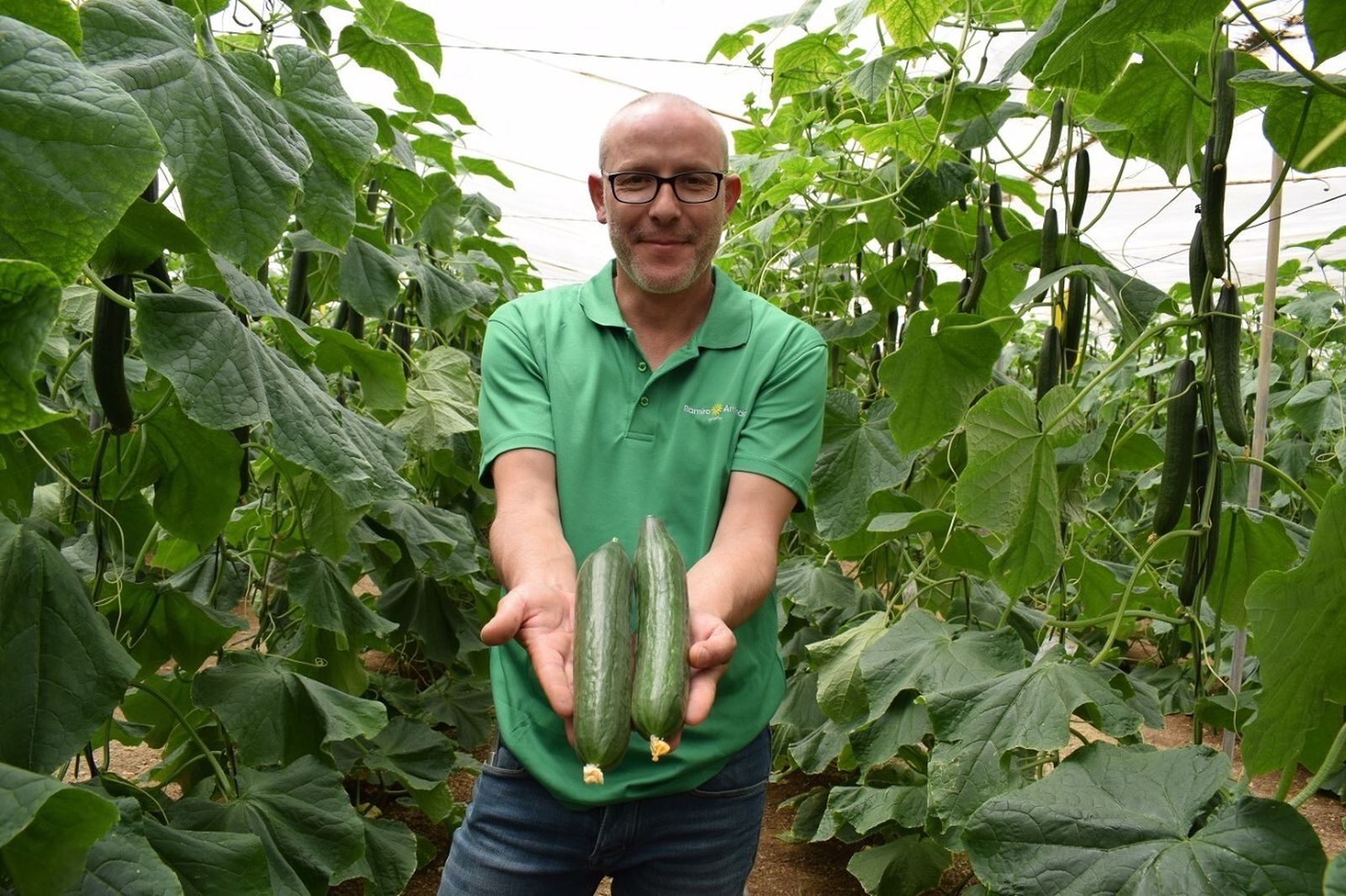 Antonio Cortés con pepino Bastian de Ramiro Arnedo.