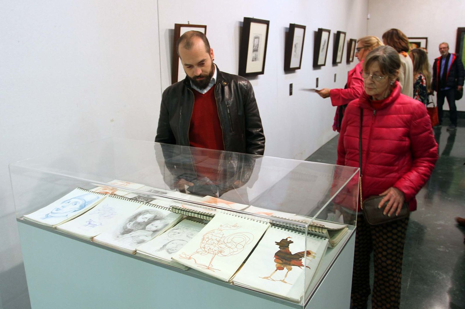 Imágenes de la exposición de Víctor Pulido '(Hilo conductor). 20 años de Clínica Enrile'.