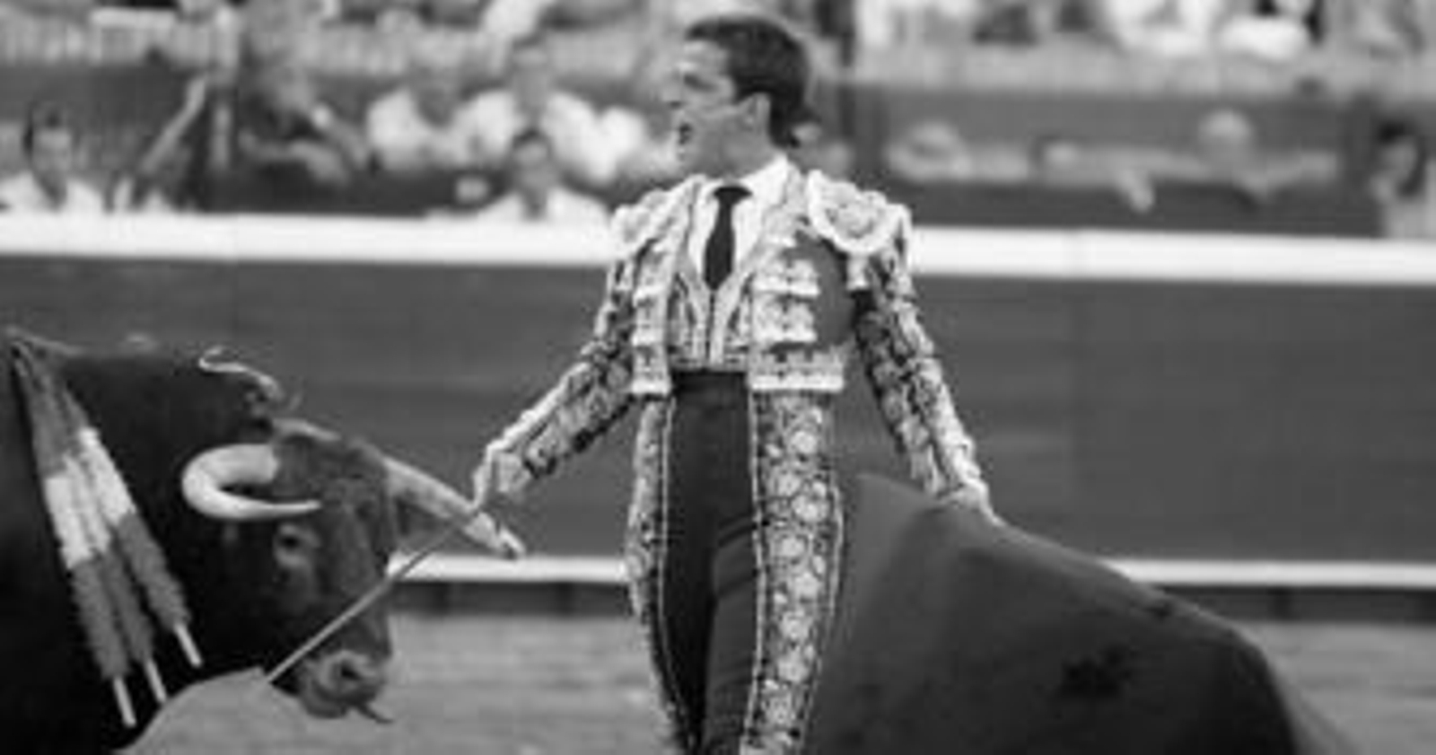 Gesto de rabia en 'El Juli' que veía venirse arriba una faena grande en la plaza onubense. El madrileño triunfo con rotundidad ante este cuarto toro, el mejor del encierro de Cuvillo. Gesto de rabia en 'El Juli' que veía venirse arriba una faena grande en la plaza onubense. El madrileño triunfo con rotundidad ante este cuarto toro, el mejor del encierro de Cuvillo.