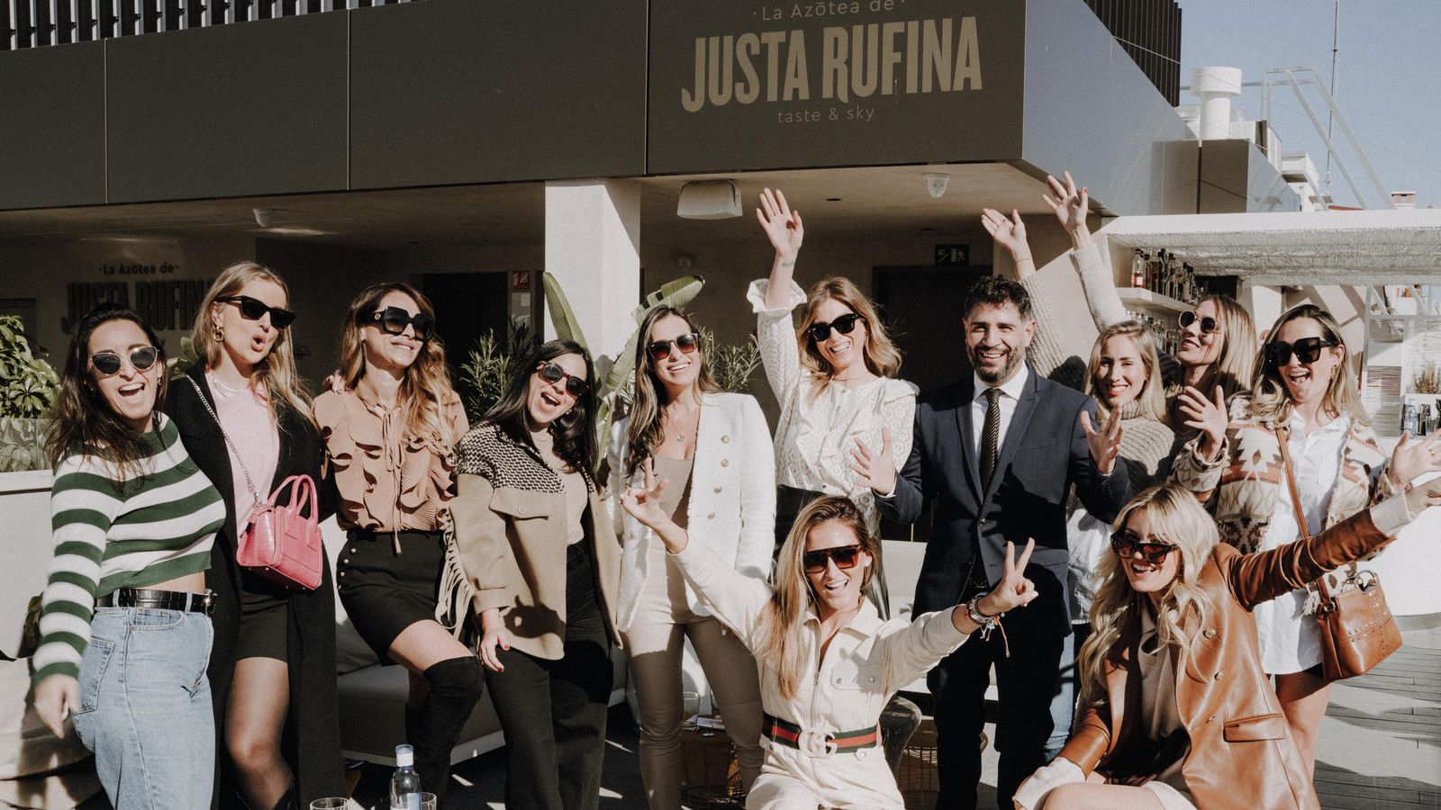Las 'influencers' participantes en el CosmetikTrip de Sevilla.