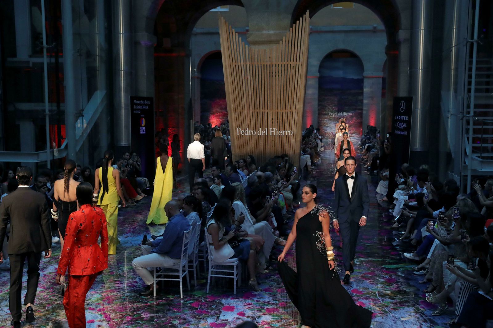 Momento del desfile de Pedro del Hierro.