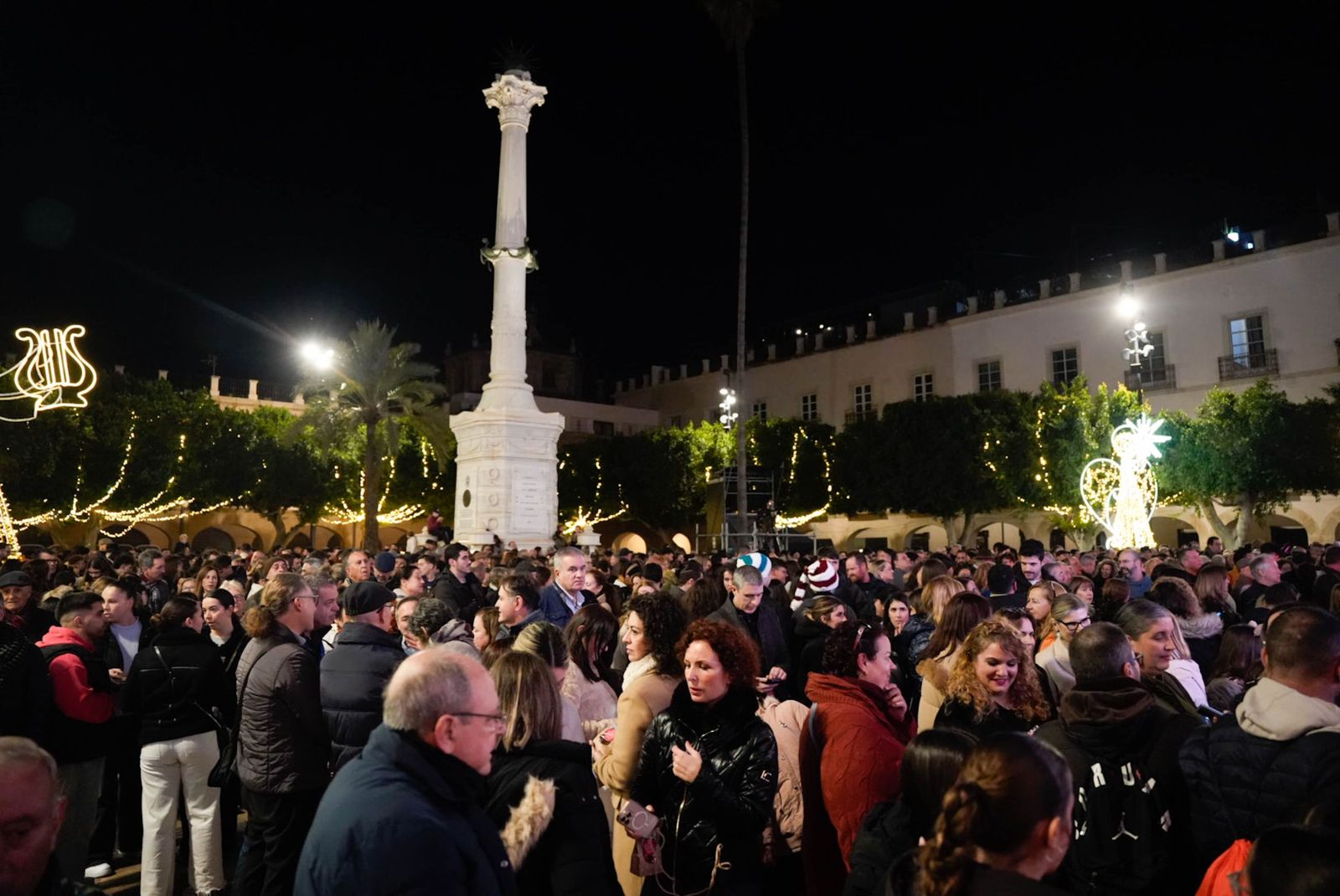 Almería despide con los 12 tomates cherry de la suerte el año 2025