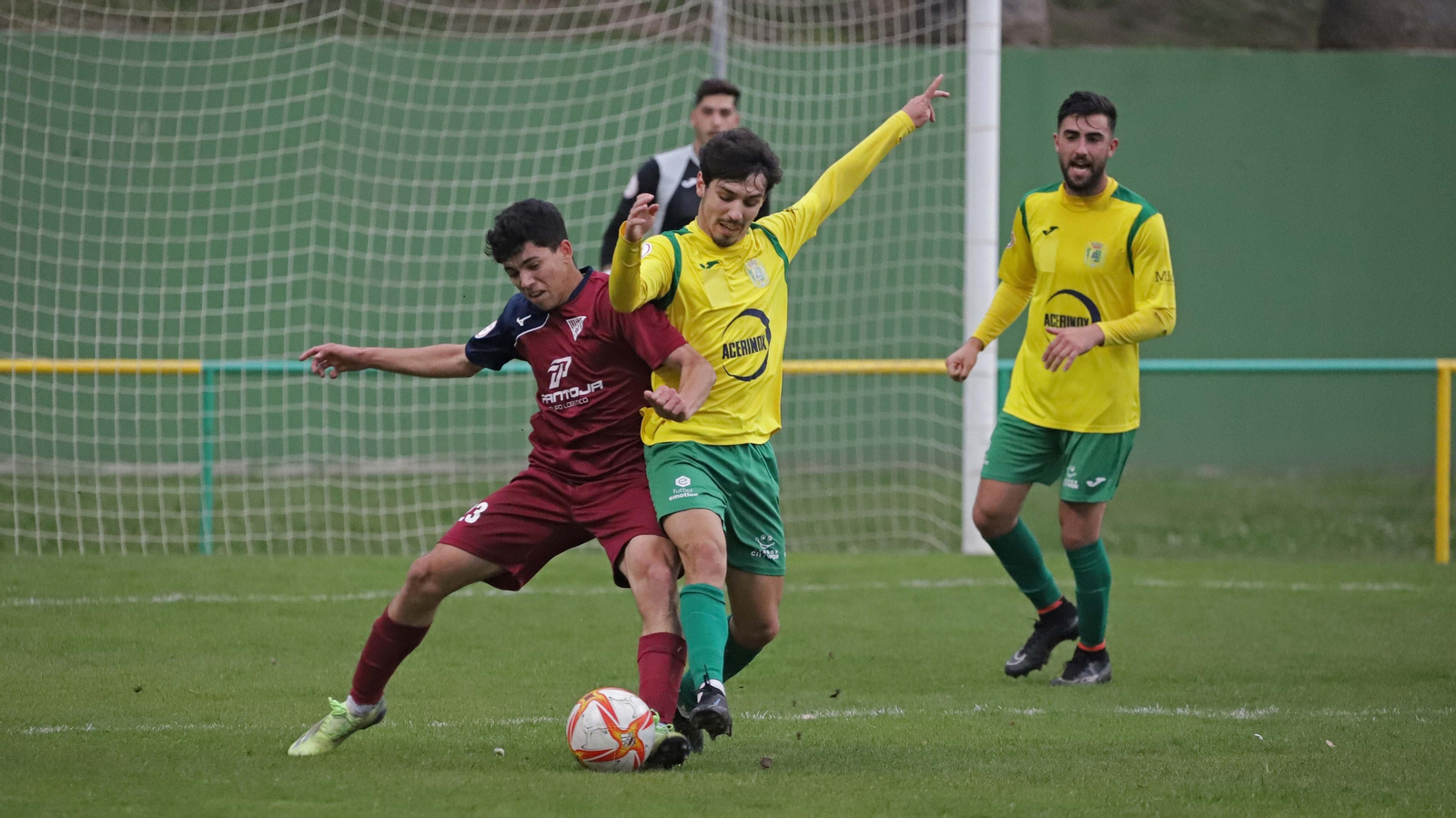 Un lance del UD Los Barrios-UD Tomares
