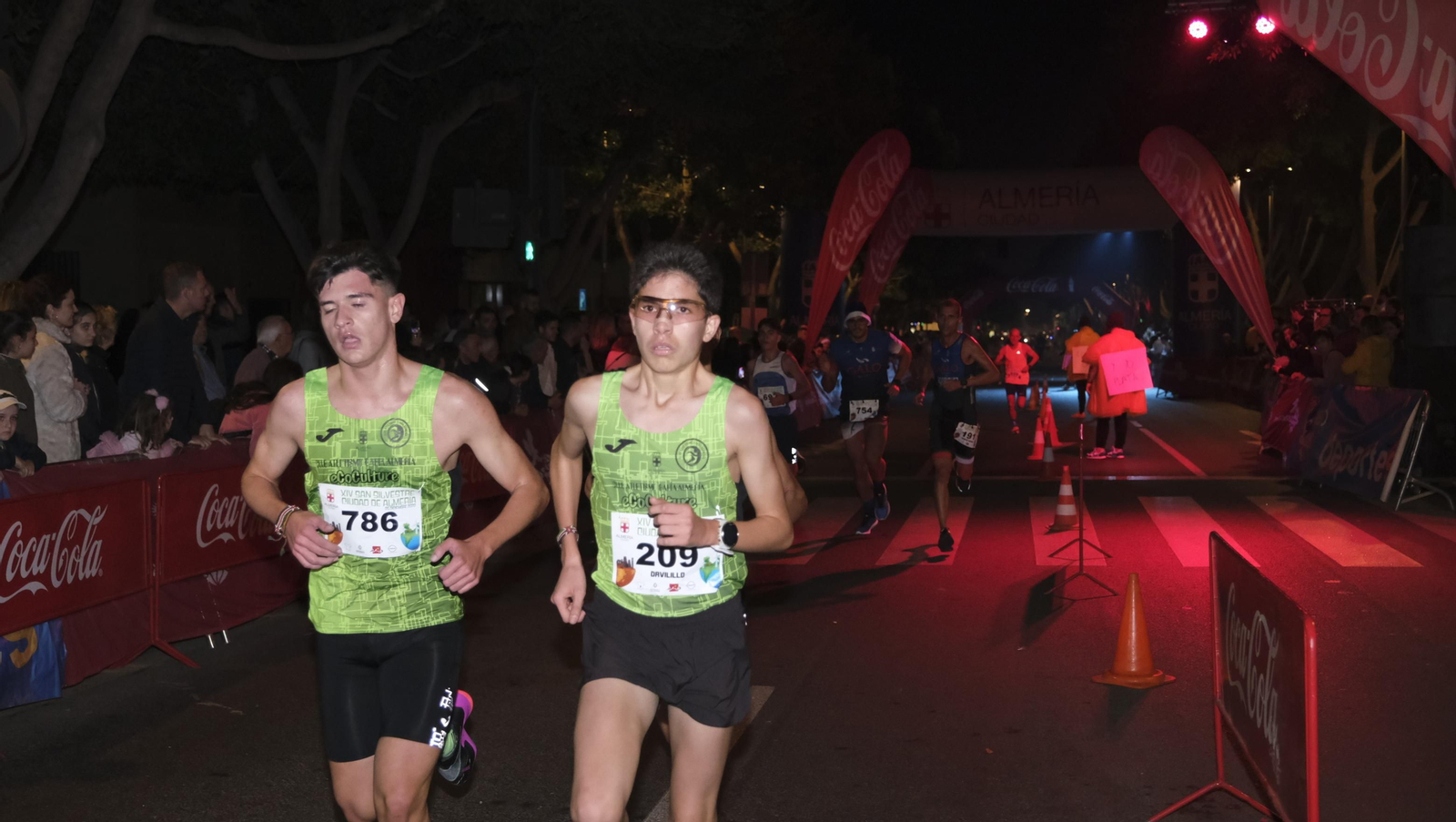 Imágenes de la XIV edición de la San Silvestre de Almería