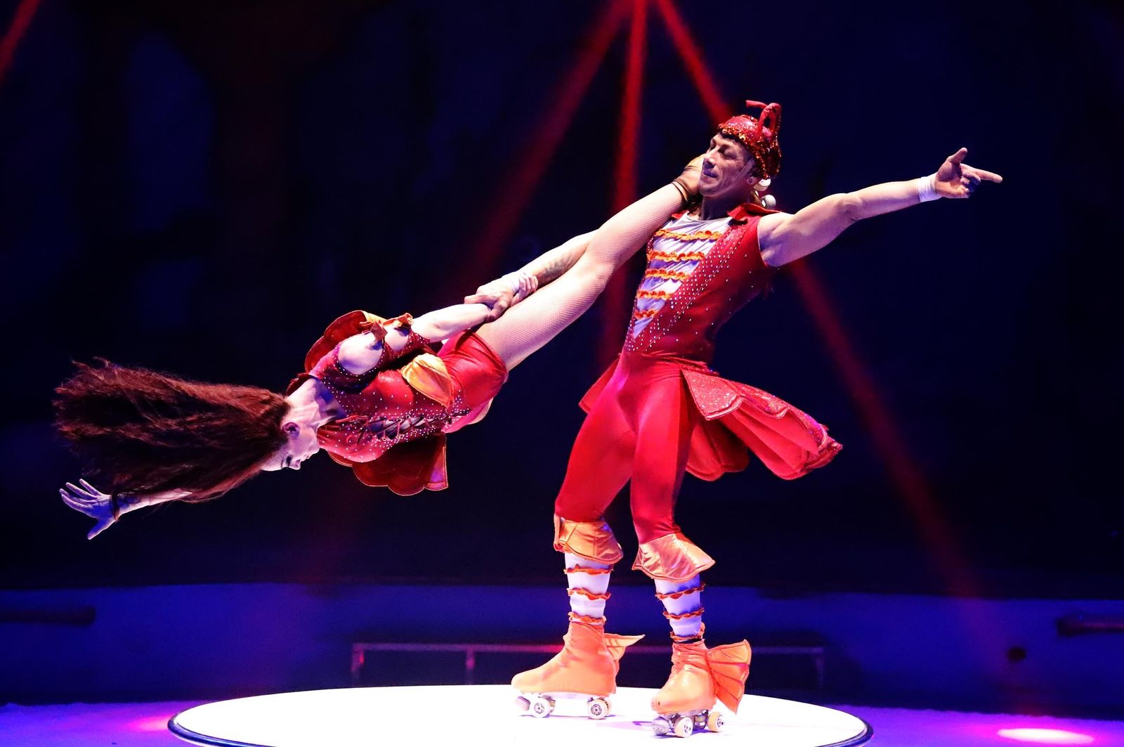 El Circo Alegría muestra su espectáculo sobre el agua, en imágenes