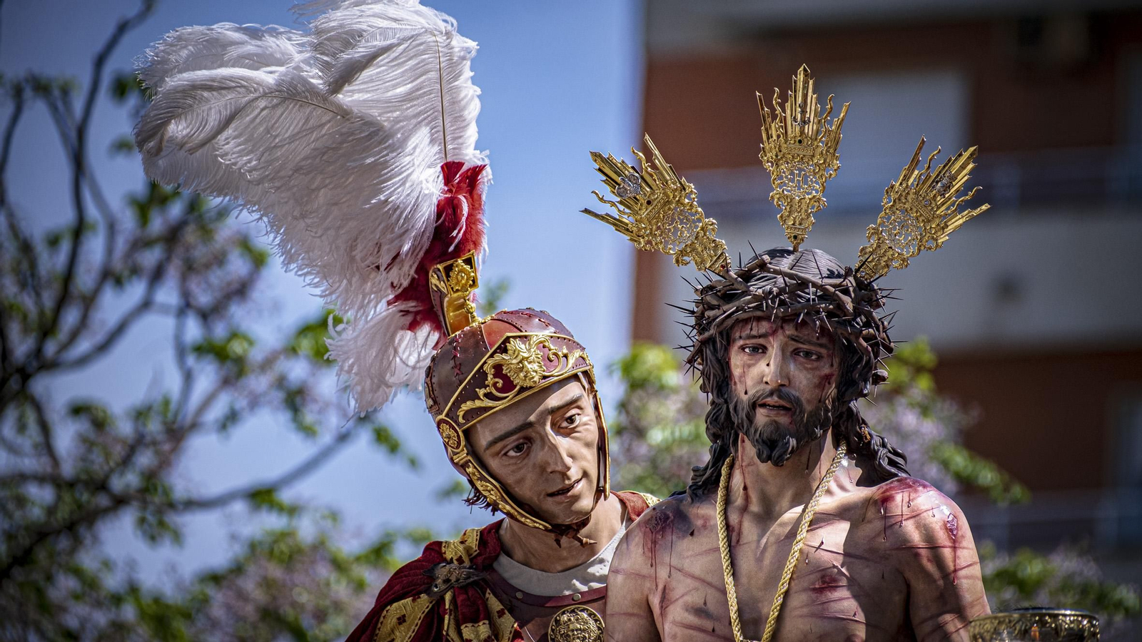 Imágenes de la salida del Despojado en la Semana Santa de Cádiz 2025