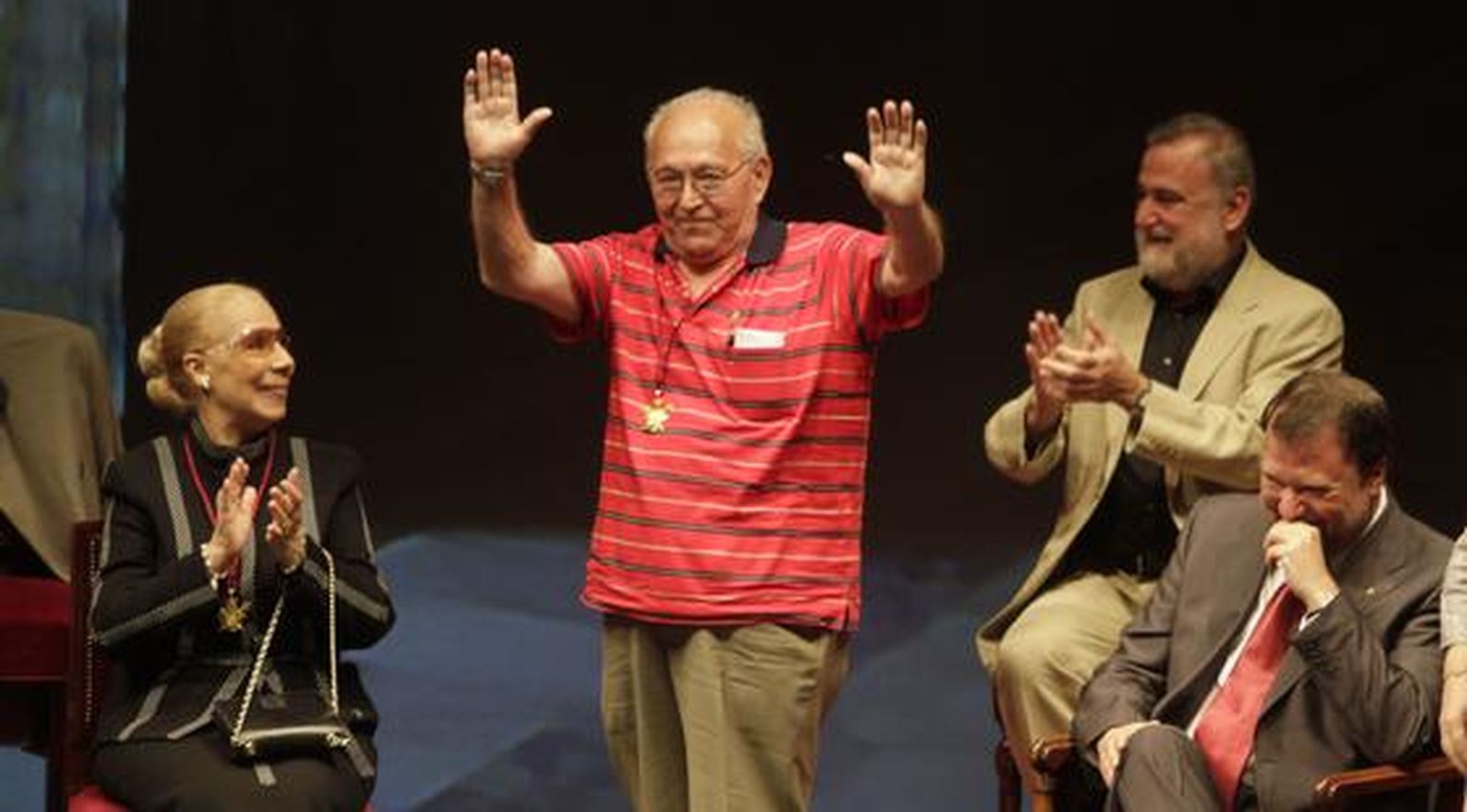 El sindicalista Francisco Manzano, fue la única espontaneidad en un acto marcado por las referencias a la crisis.

Foto: Antonio Pizarro, Victoria Hidalgo