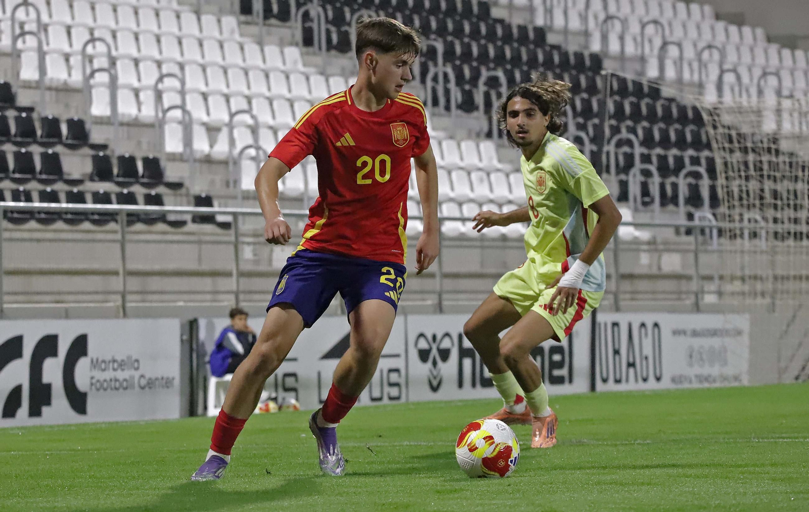 Fotos del partido de entrenamiento entre las selecciones nacionales sub-19 y sub-18 de España en La Línea