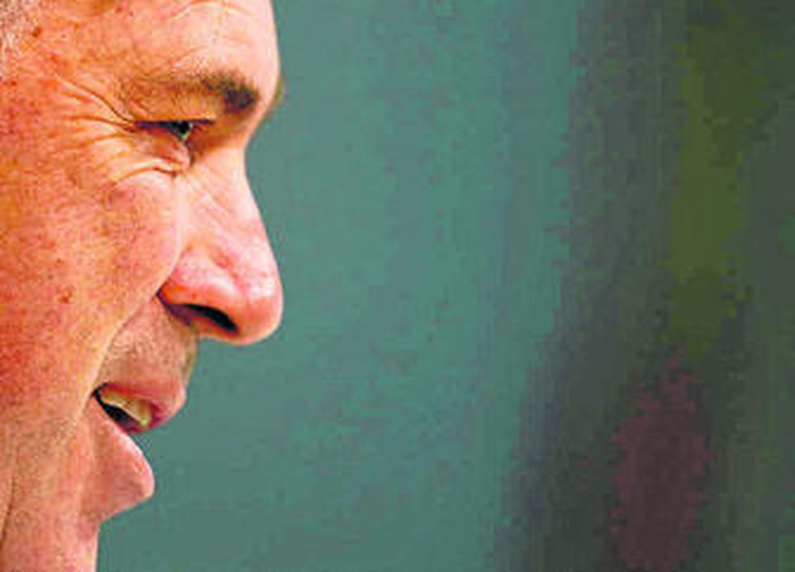 Carlo Ancelotti atiende a los medios en Valdebebas.