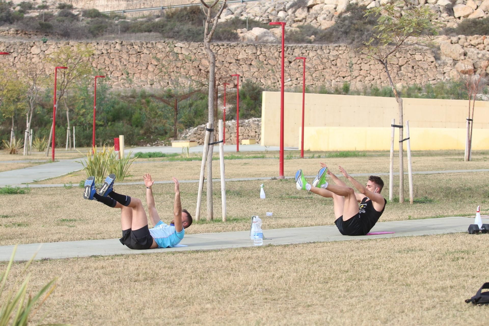 Fotogalería de los gimnasios urbanos en los parques de Almería.