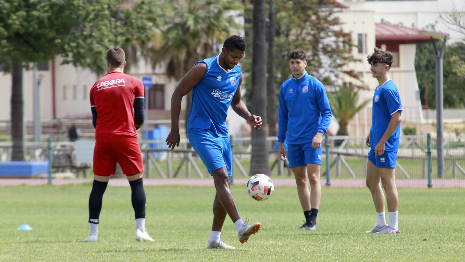Edet asegura que el Xerez DFC le ha engañado con la rescisión de su contrato.
