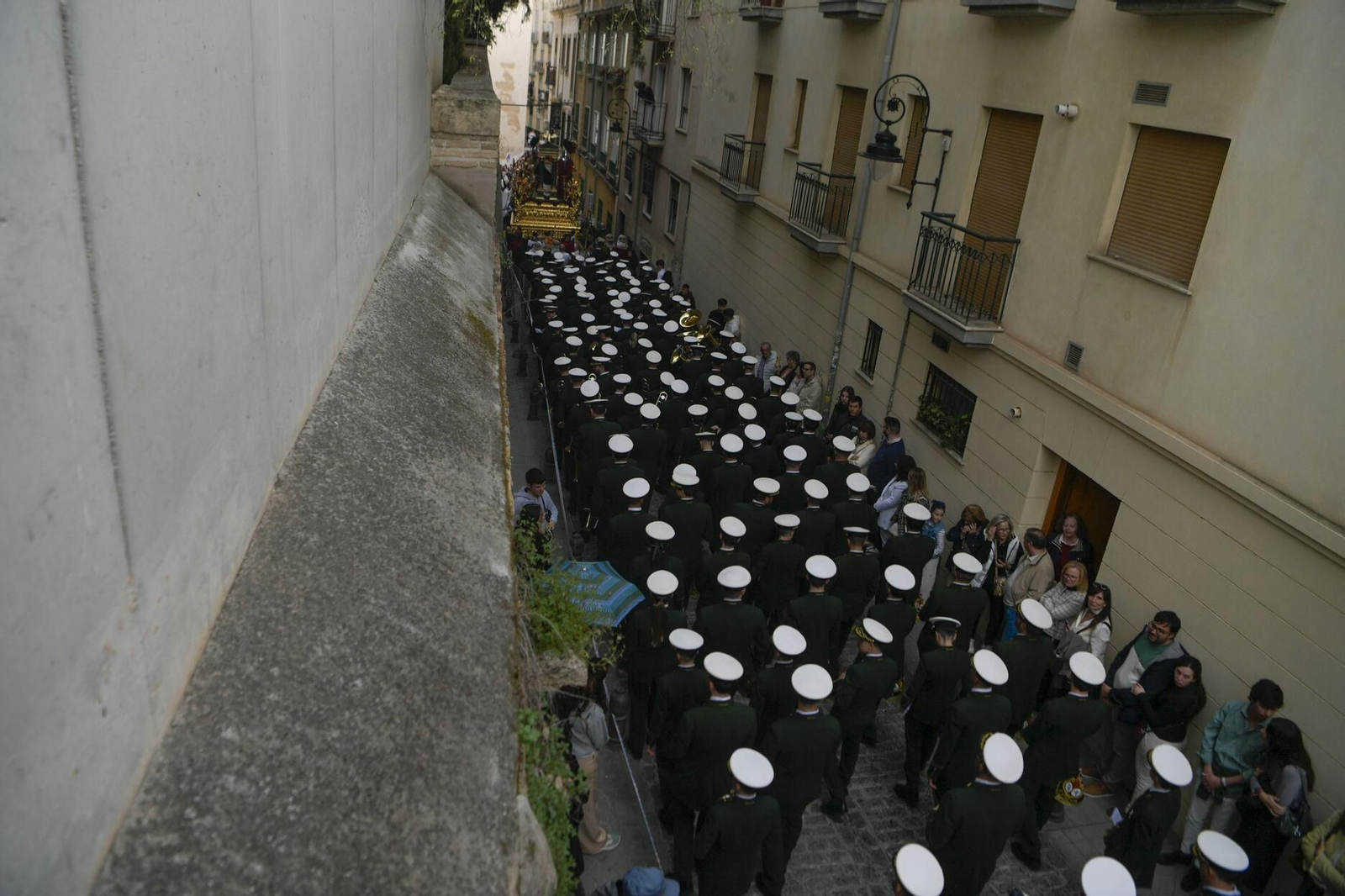 Así vivió el Realejo el nuevo recorrido de la Hermandad de las Maravillas