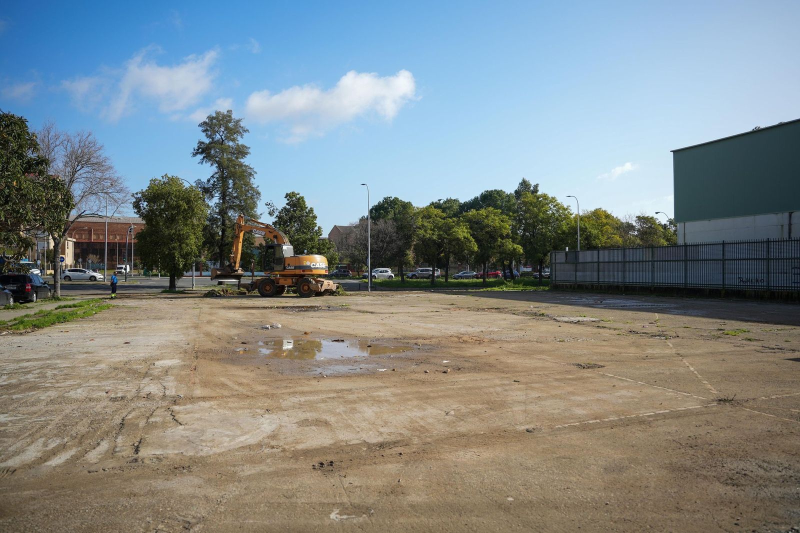 El solar pasará a ser provisionalmente un aparcamiento de vehículos de Lipasam.