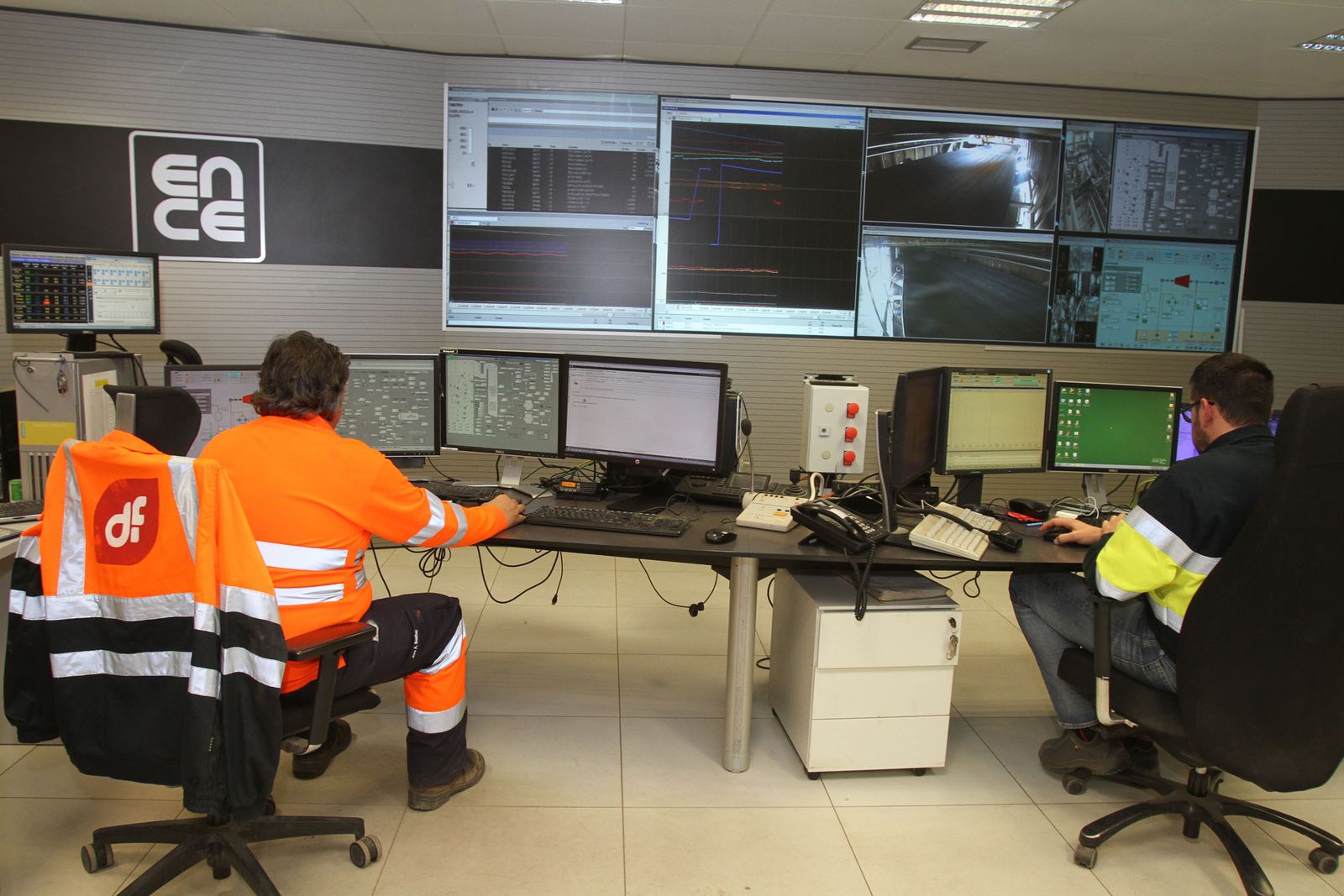 Sala de control de las instalaciones de Ence en Huelva.