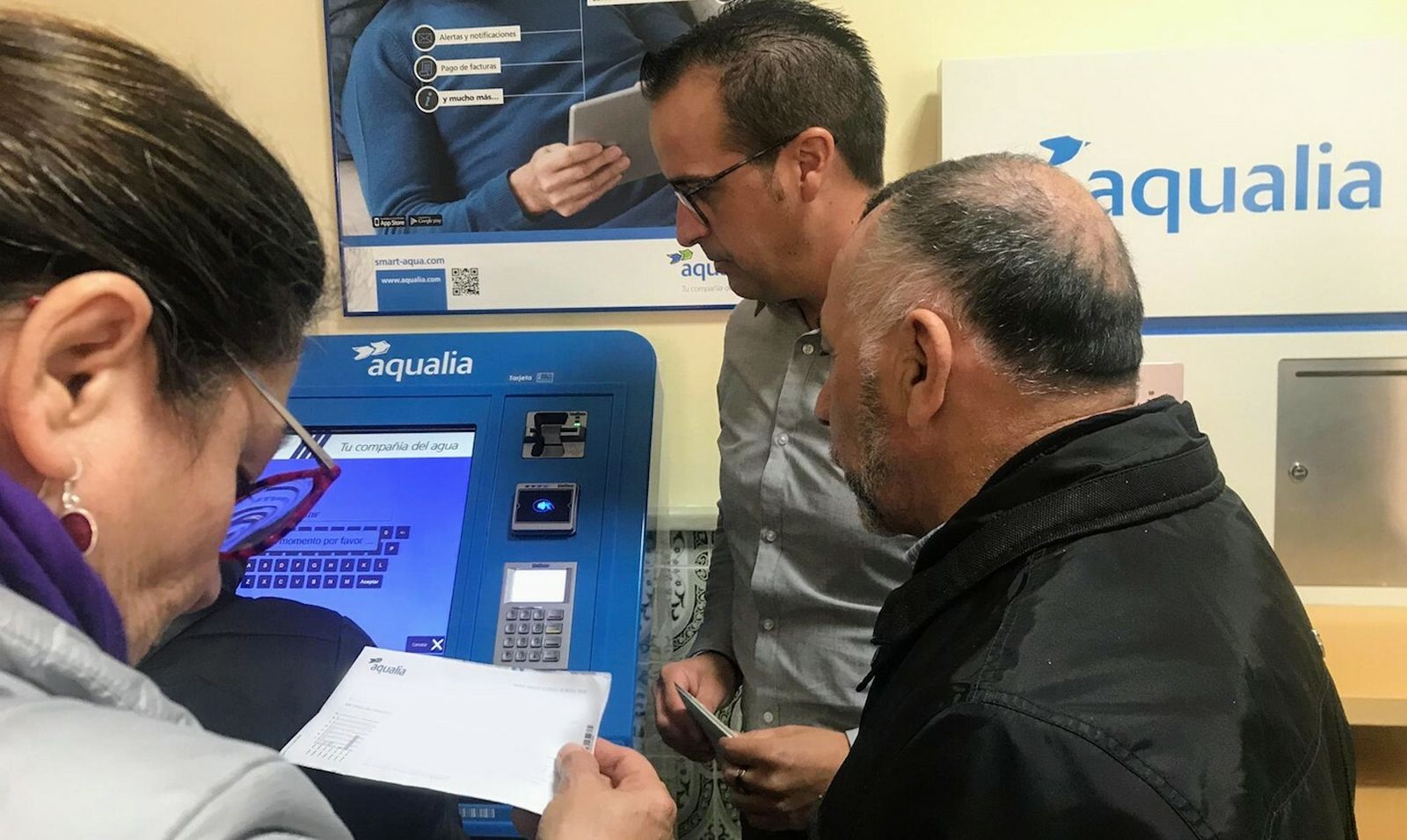 El nuevo cajero automático para pagar el recibo del agua está disponible en las oficinas que Aqualia posee en la calle Hermano Fermín.