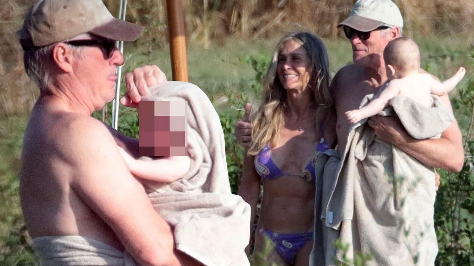 Richard Gere, de 70 años, y su esposa, ejerciendo de entregados papás con Alexander, su bebé de un año.