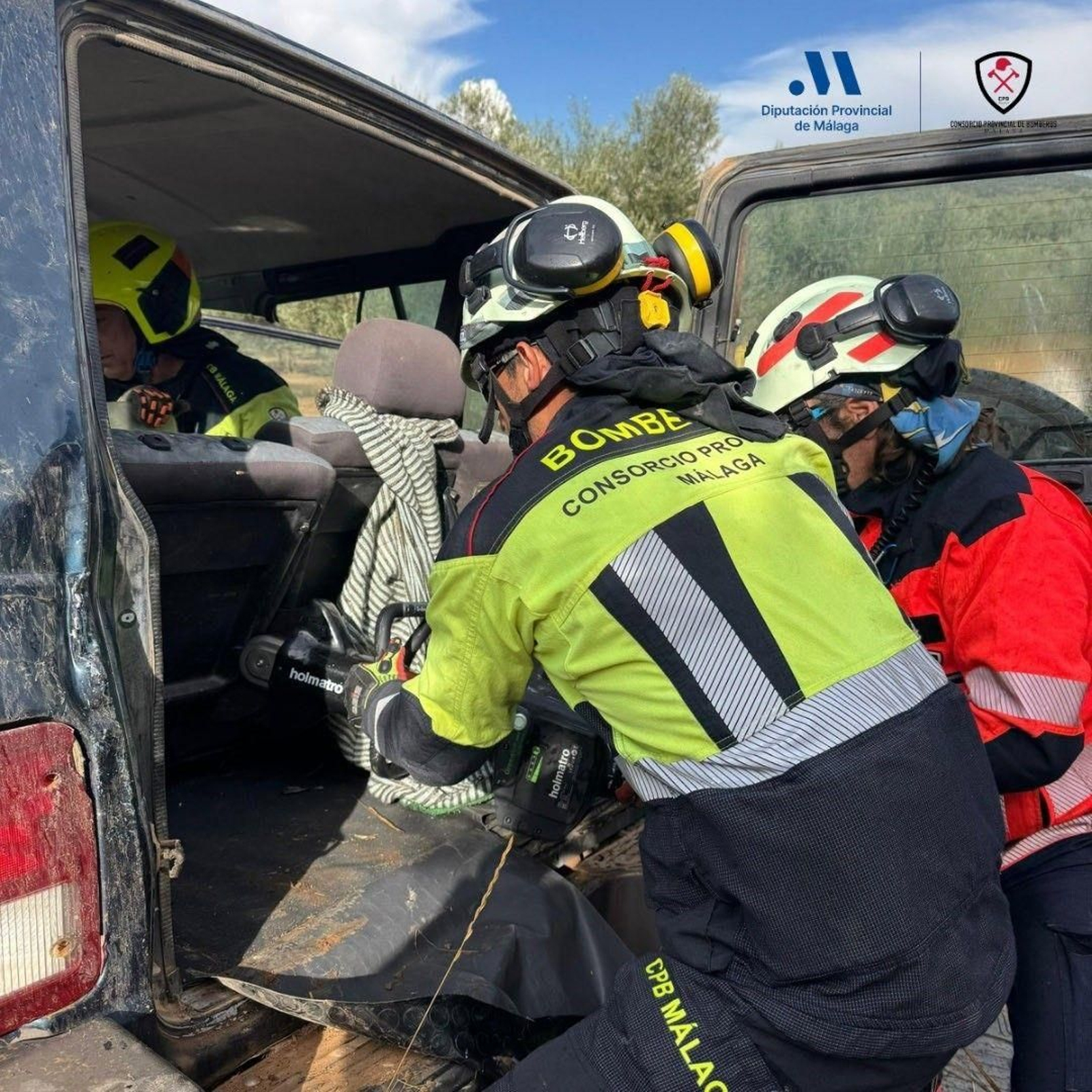 Una imagen del rescate del hombre herido tras el accidente.