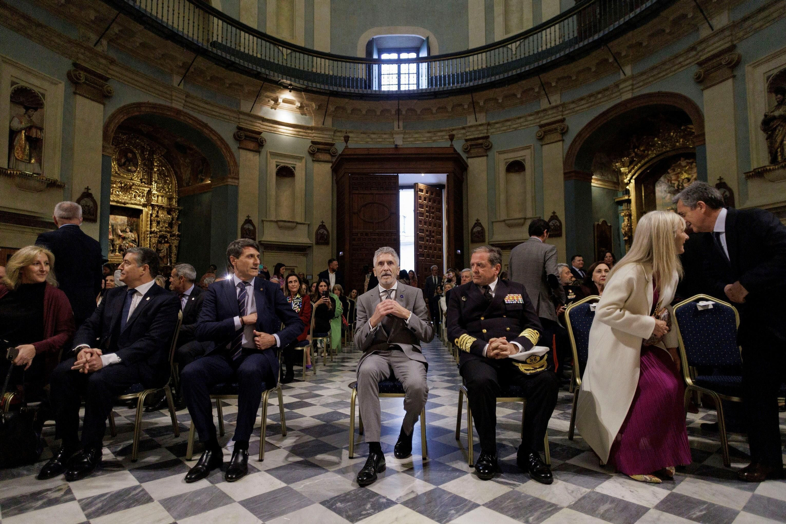 Las imágenes de la entrega de condecoraciones civiles en Cádiz.