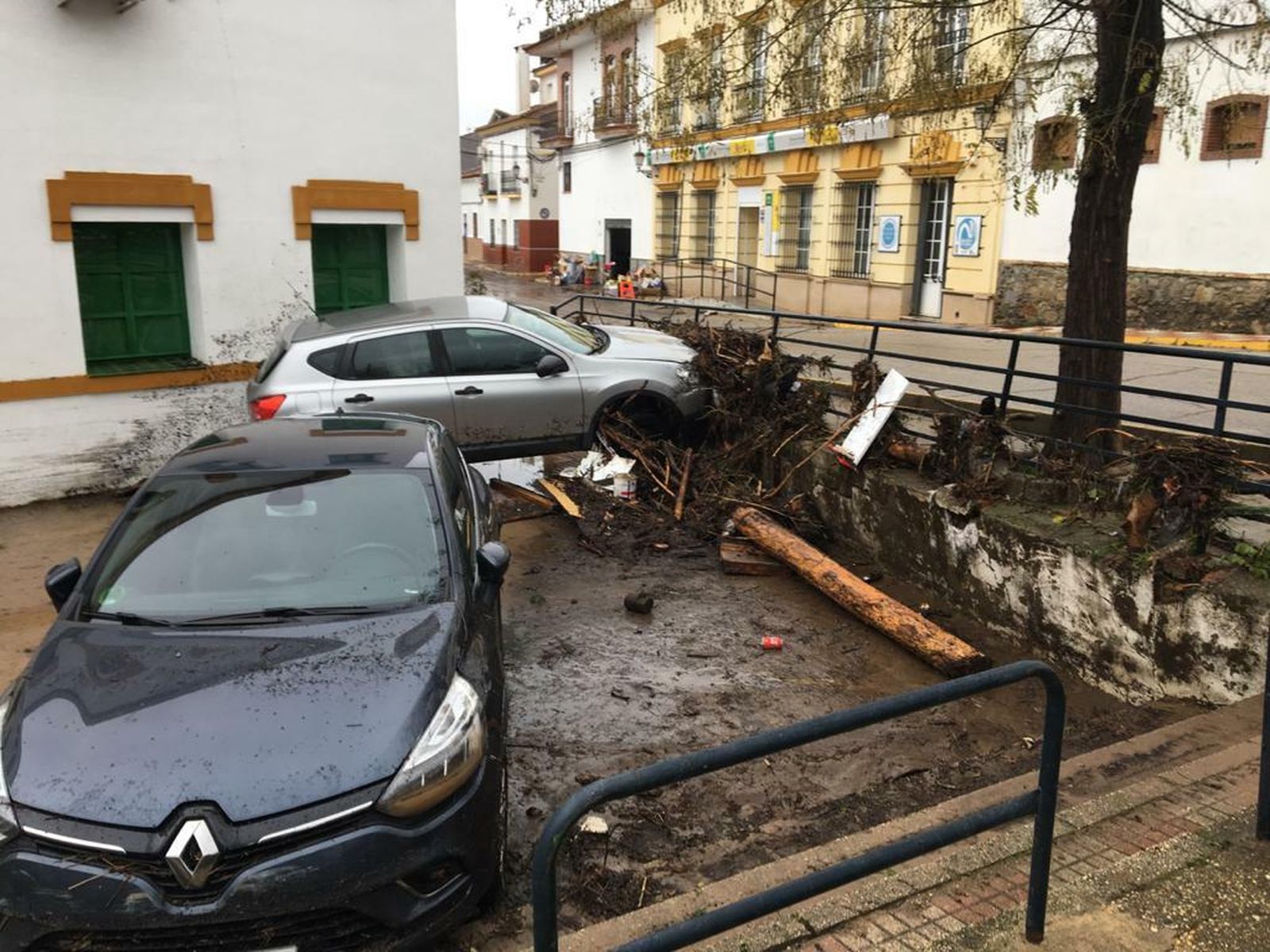 Imágenes de los destrozos que ha provocado el paso de Elsa por el pueblo de Nerva