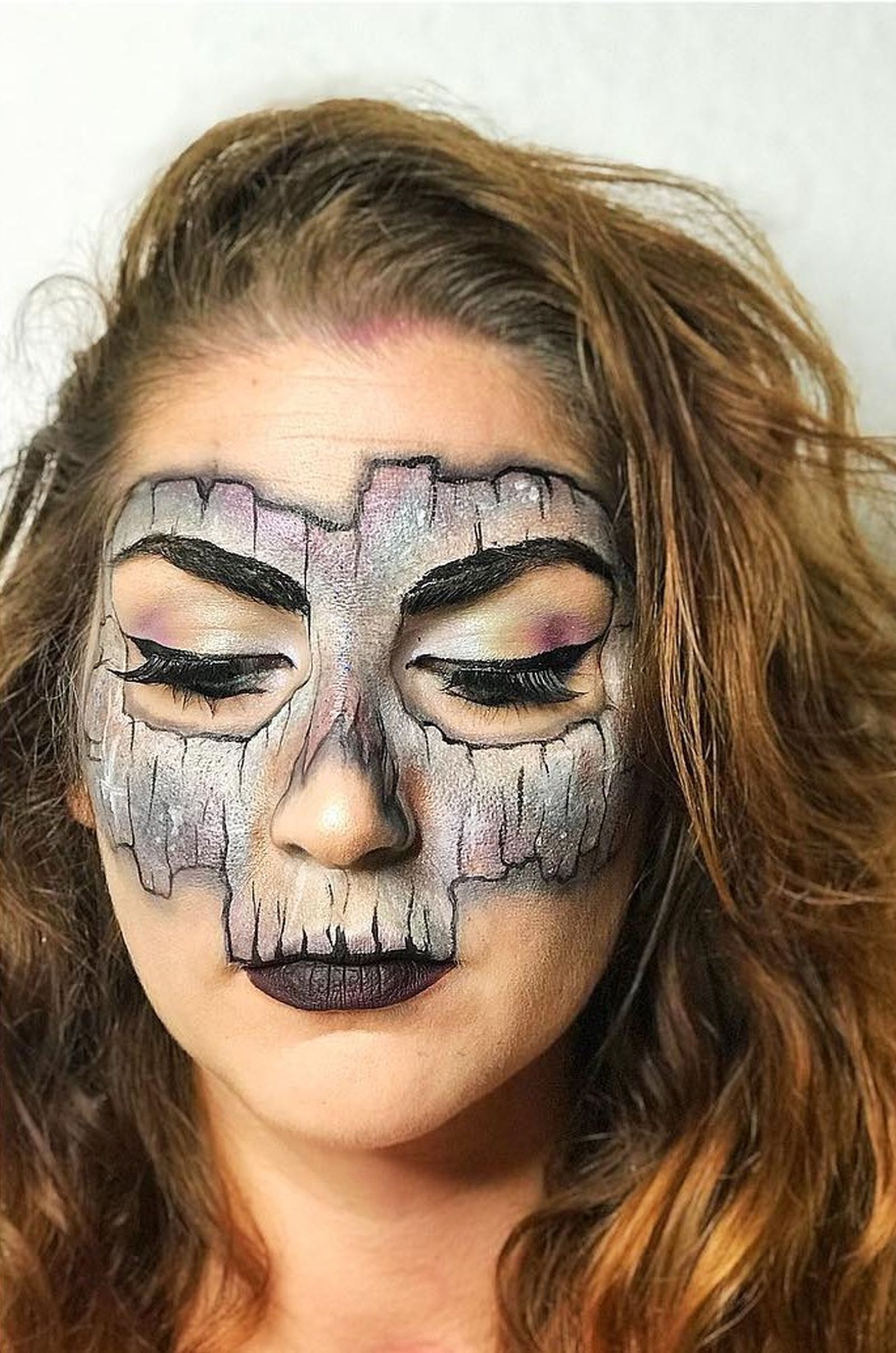 Maquillaje sencillo de calavera, de @laura_mkp