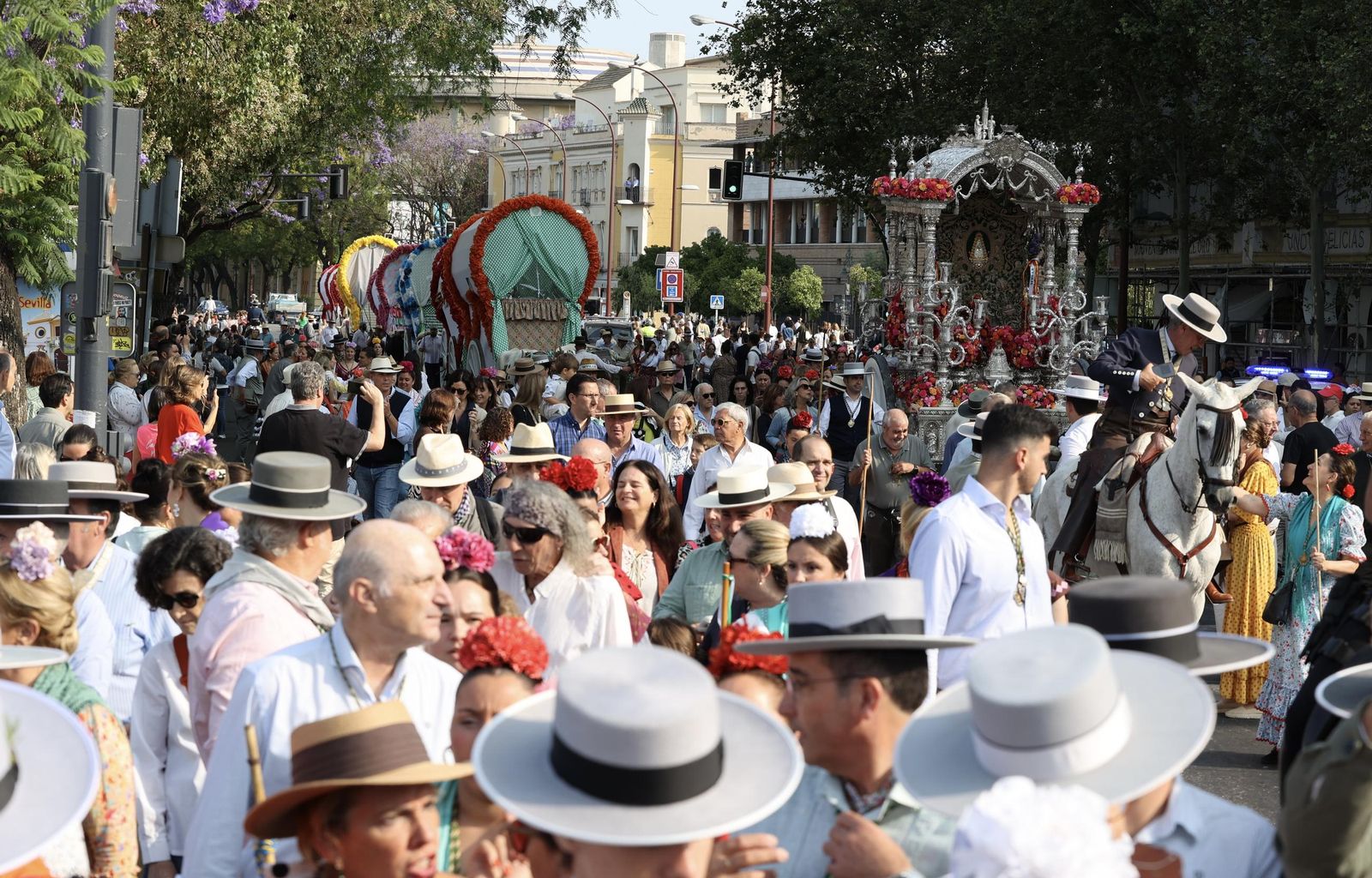 Las mejores fotos de la salida de la Hermandad de Sevilla hacia el Rocío